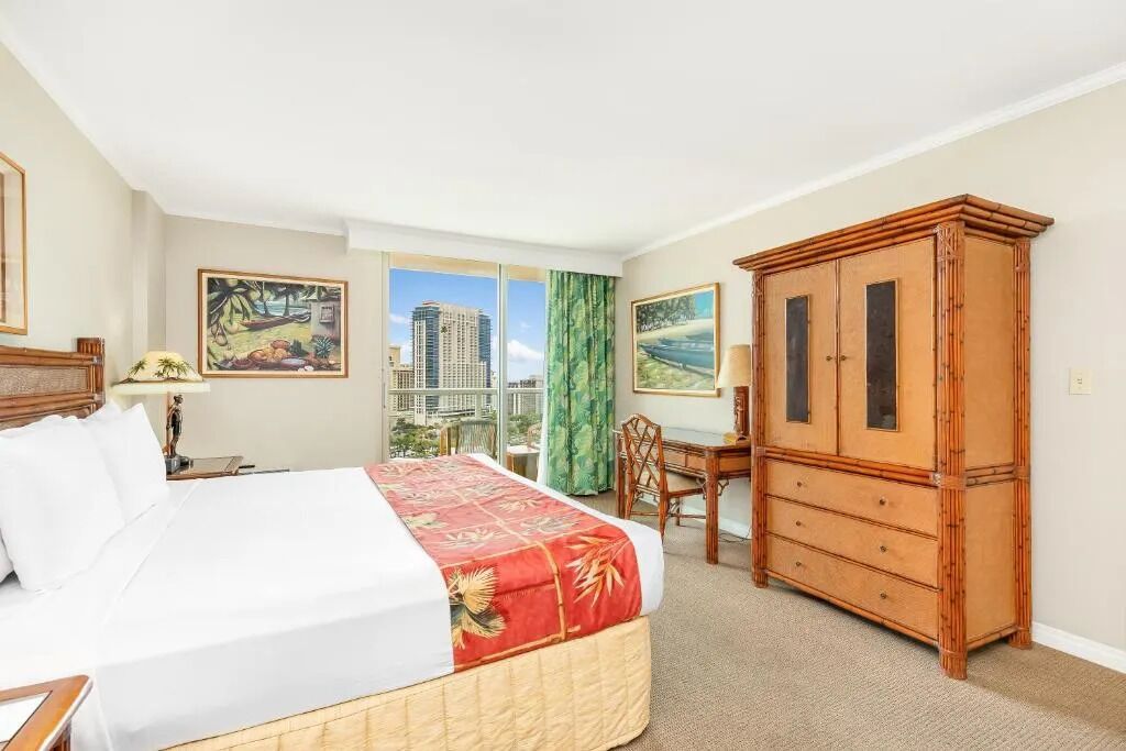 One Bedroom Suite with Kitchen, King bed & sofabed