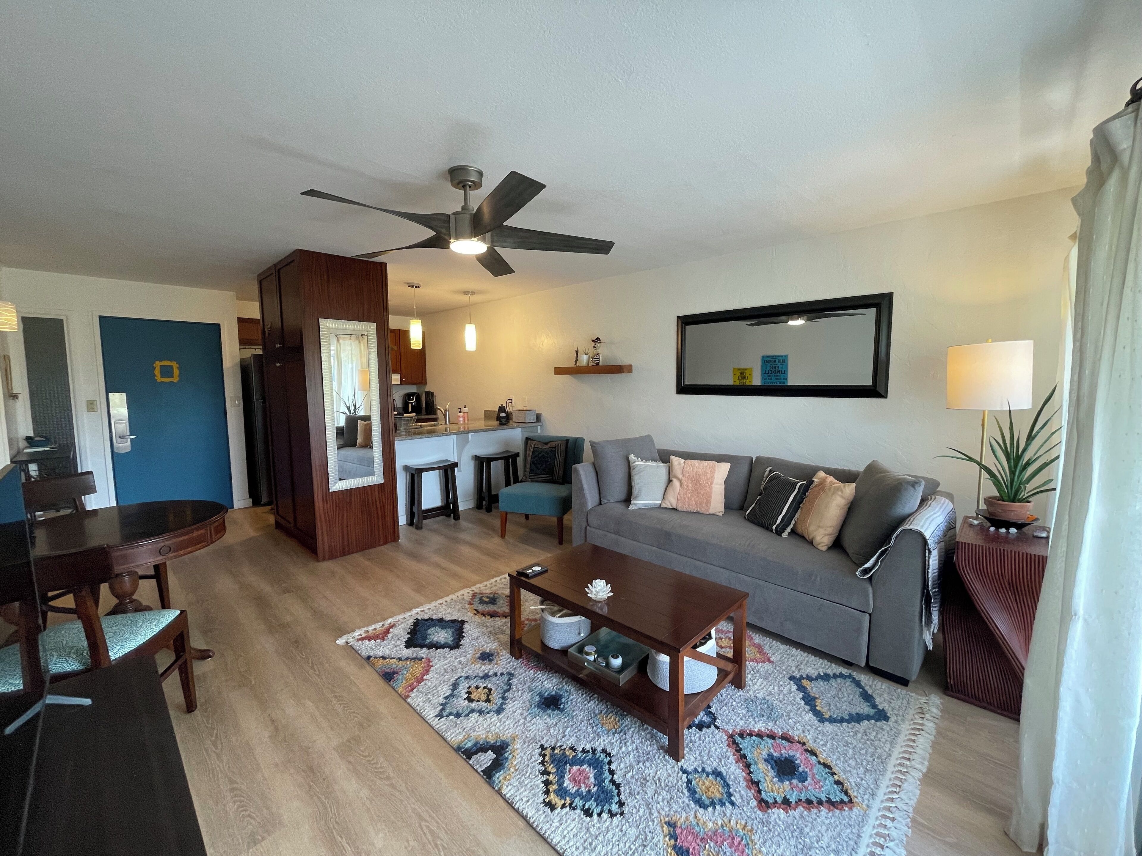 Home away from home in 1 bedroom condo with A/C and pools in central Kapaʻa