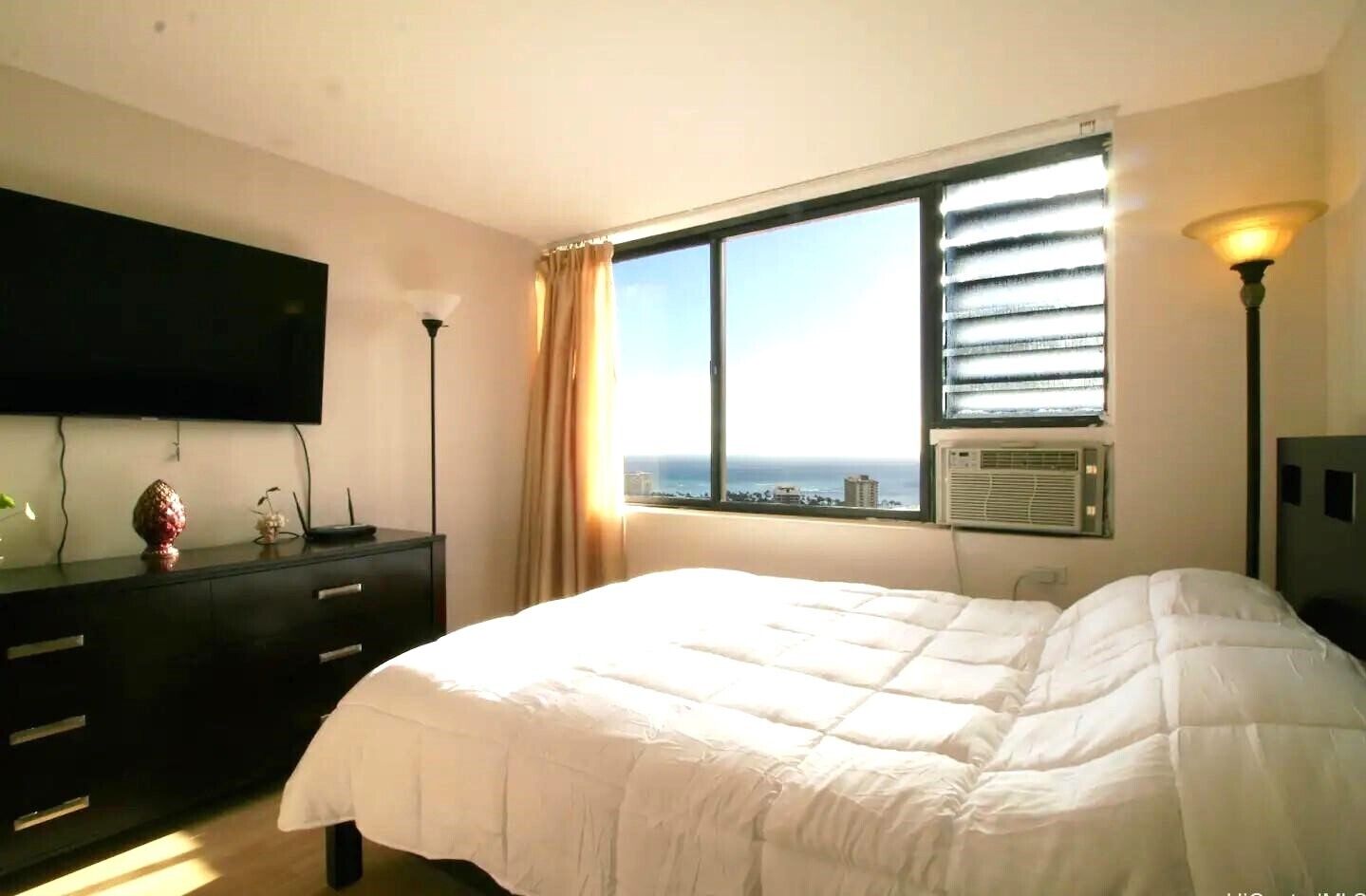 Awesome Ocean View Studio 34th Floor Near Everything in Waikiki !