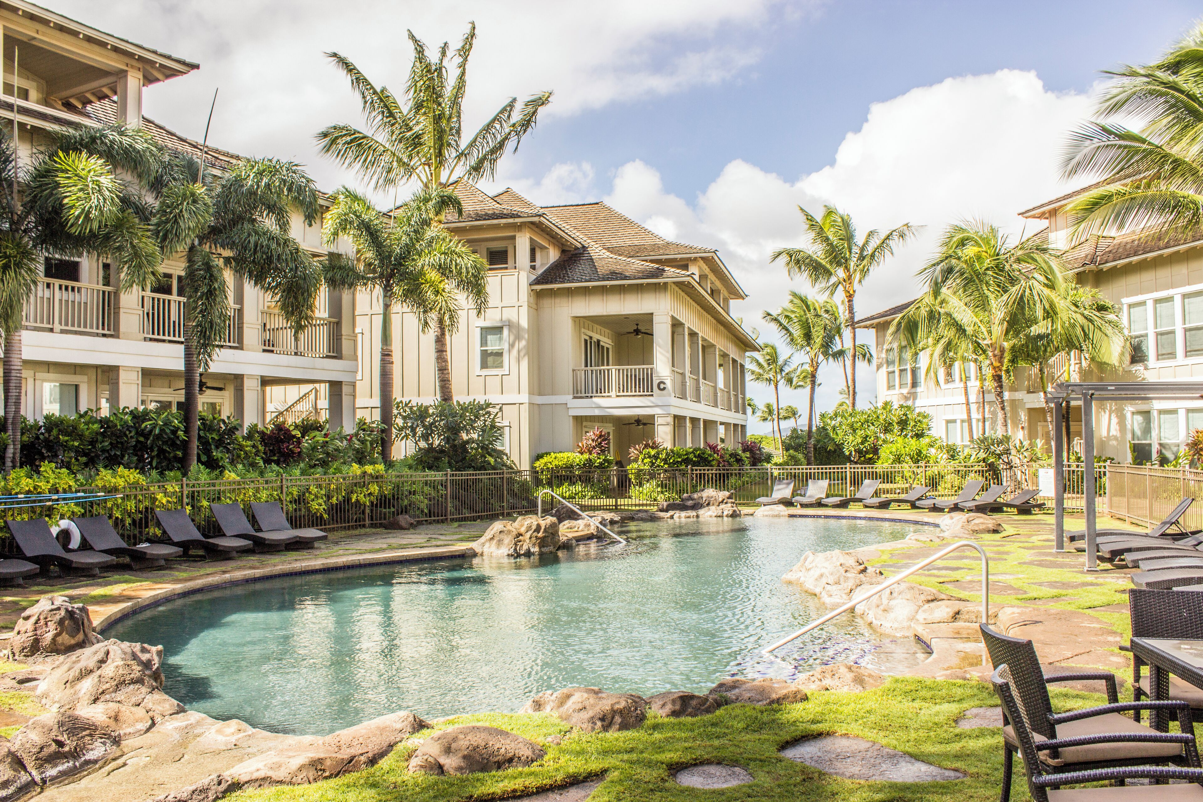 NEW LISTING DISCOUNT! 3BD/3BR Luxe Villa, AC, Pool, Walk to Beach