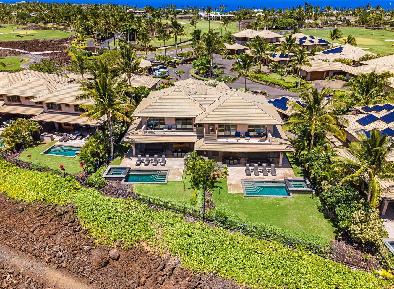 Laule'a Ohana Retreat: 2 Mauna Lani Villas with Golf Views & Dual Pools