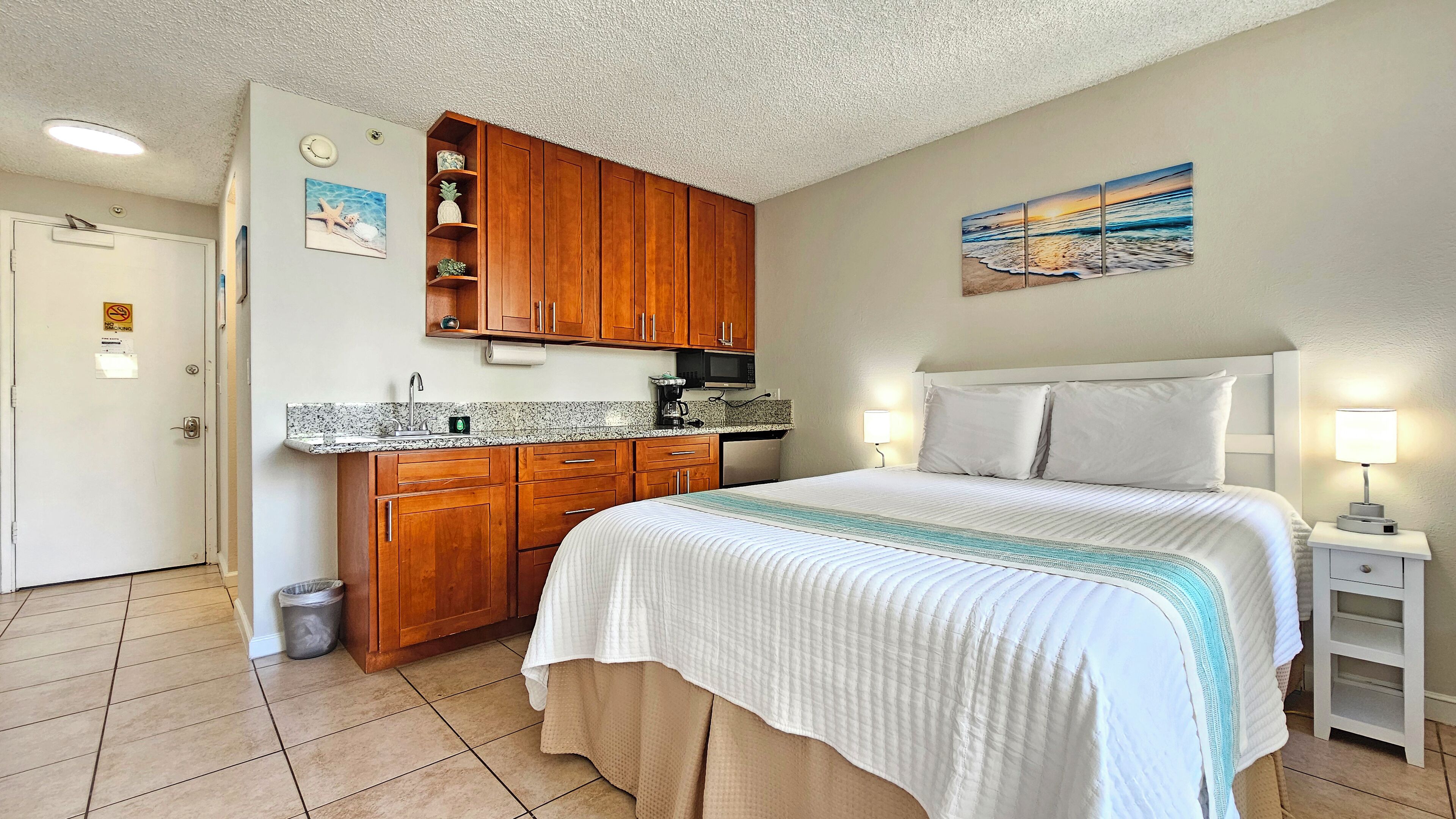 ⛱ Waikiki Beach Studio w/ Lanai & Pool at Waikiki Grand Hotel®