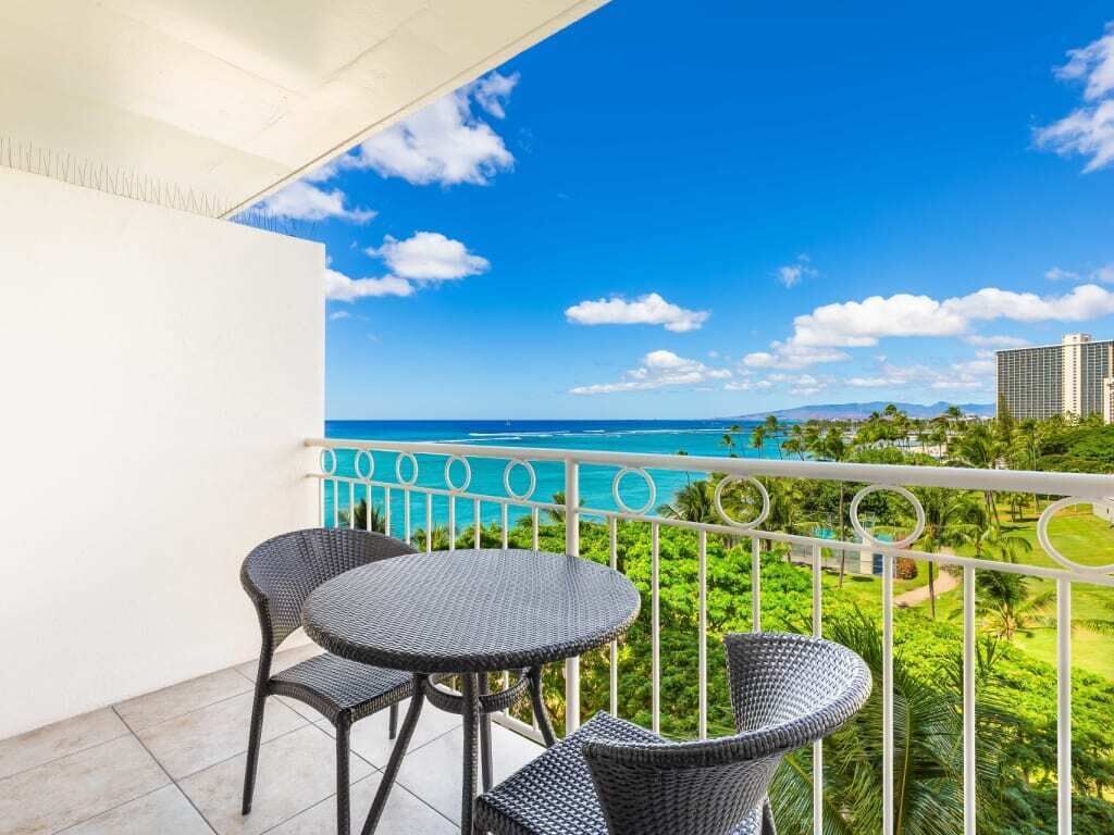 7th Floor Ocean Views W/A/C and WiFi- Waikiki Shore