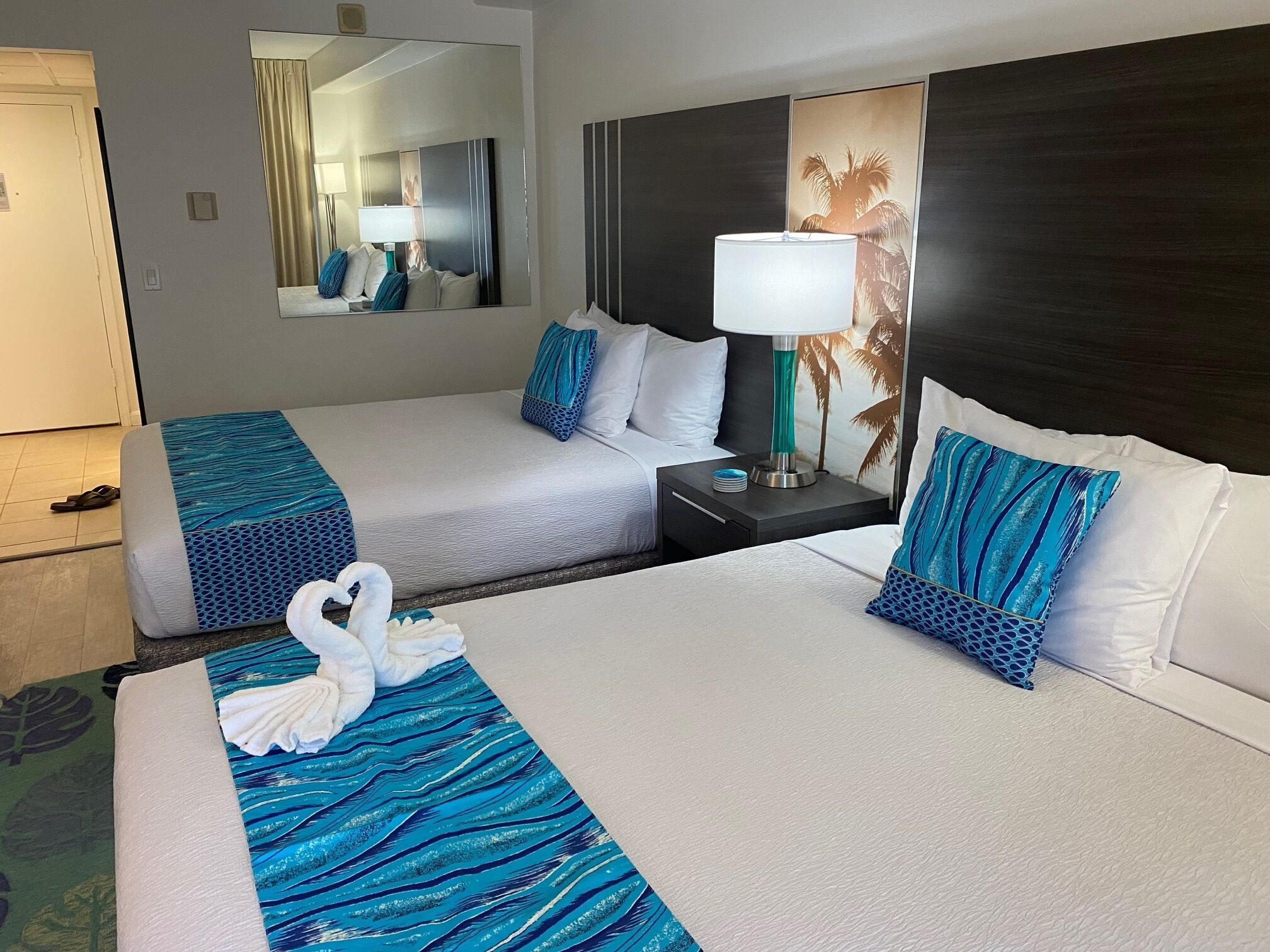 Palms at Waikiki- Vacation Rental with FREE PARKING