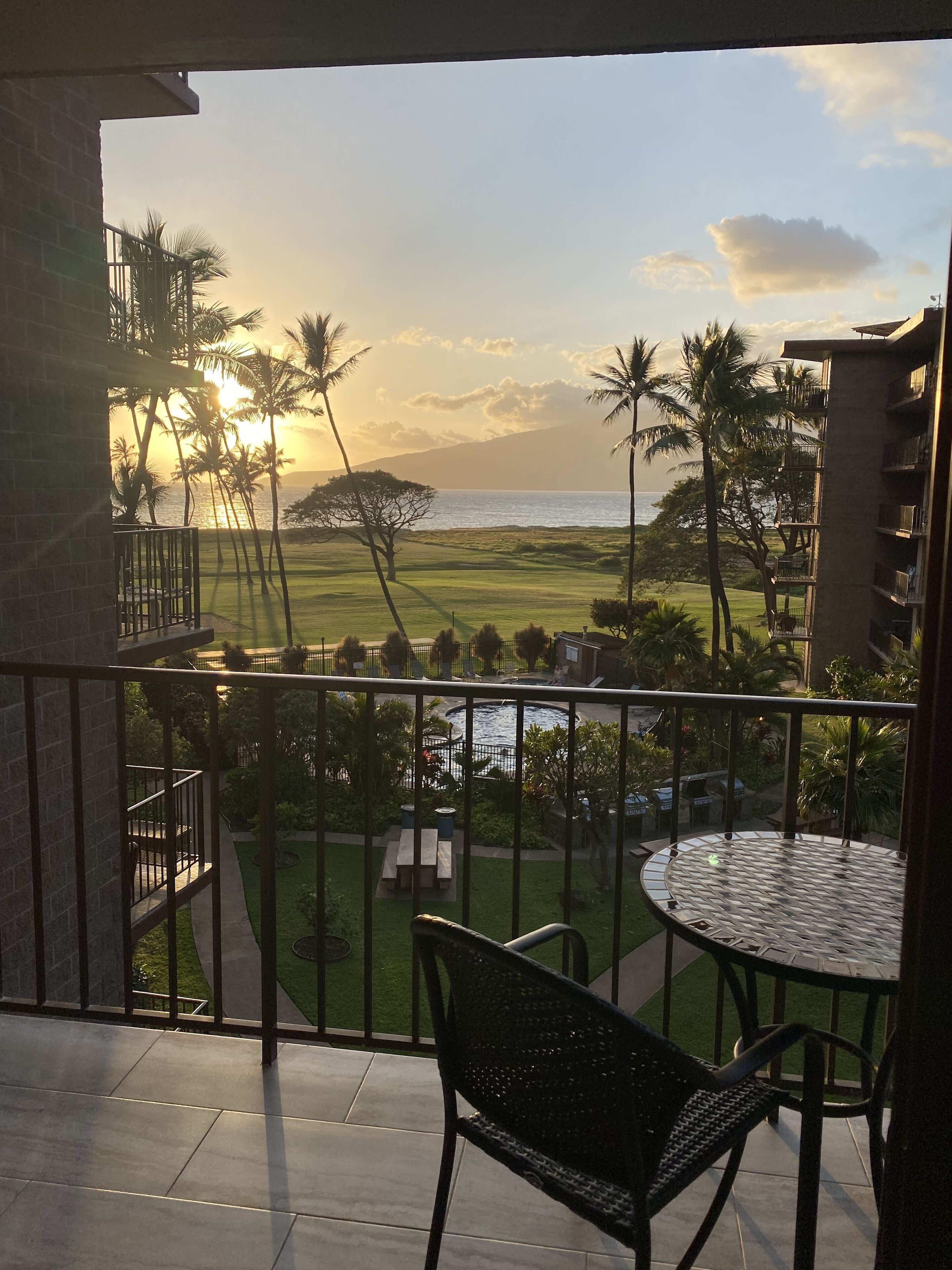 Kauhale Makai: 1 Bedroom with Ocean Views, Fully Remodeled and Redecorated