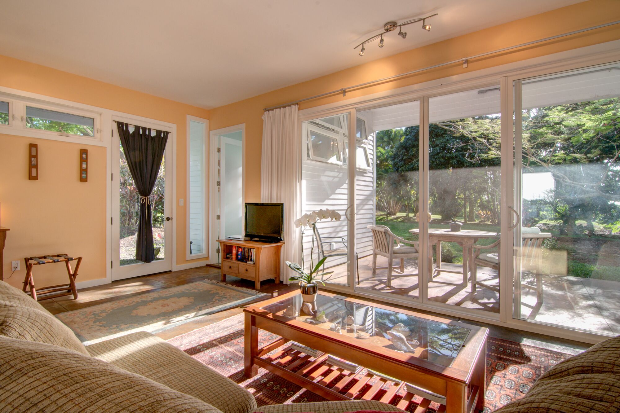 Private Garden Cottage on 5 acre country estate /Walk to the Botanic Gardens!