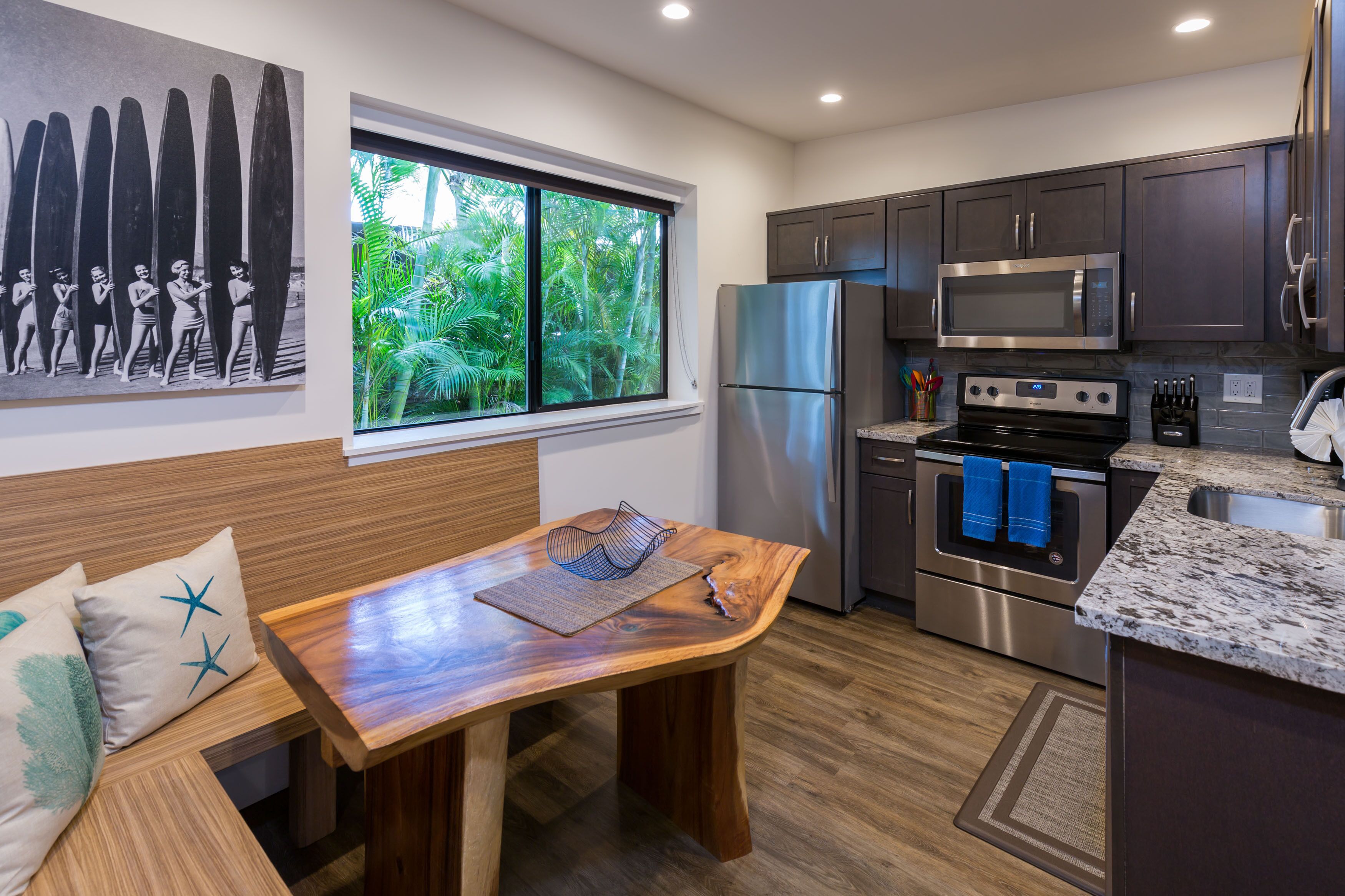 Villas By The Cove, Villa 2 · 1 Bedroom Beach Villa Steps to the Sand