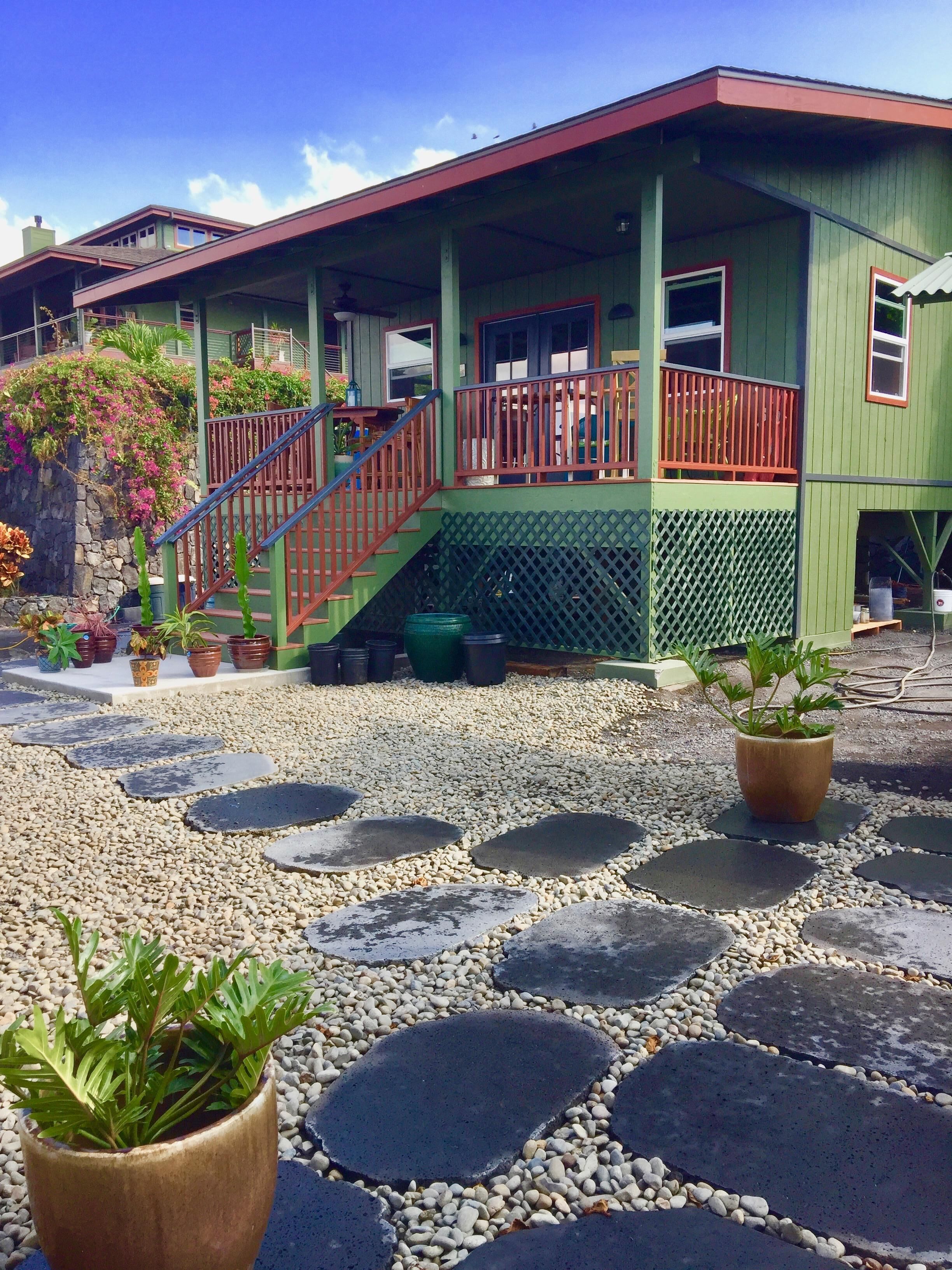Holualoa Studio Cottage - GIANT OCEAN VIEW! Cool, private, near town