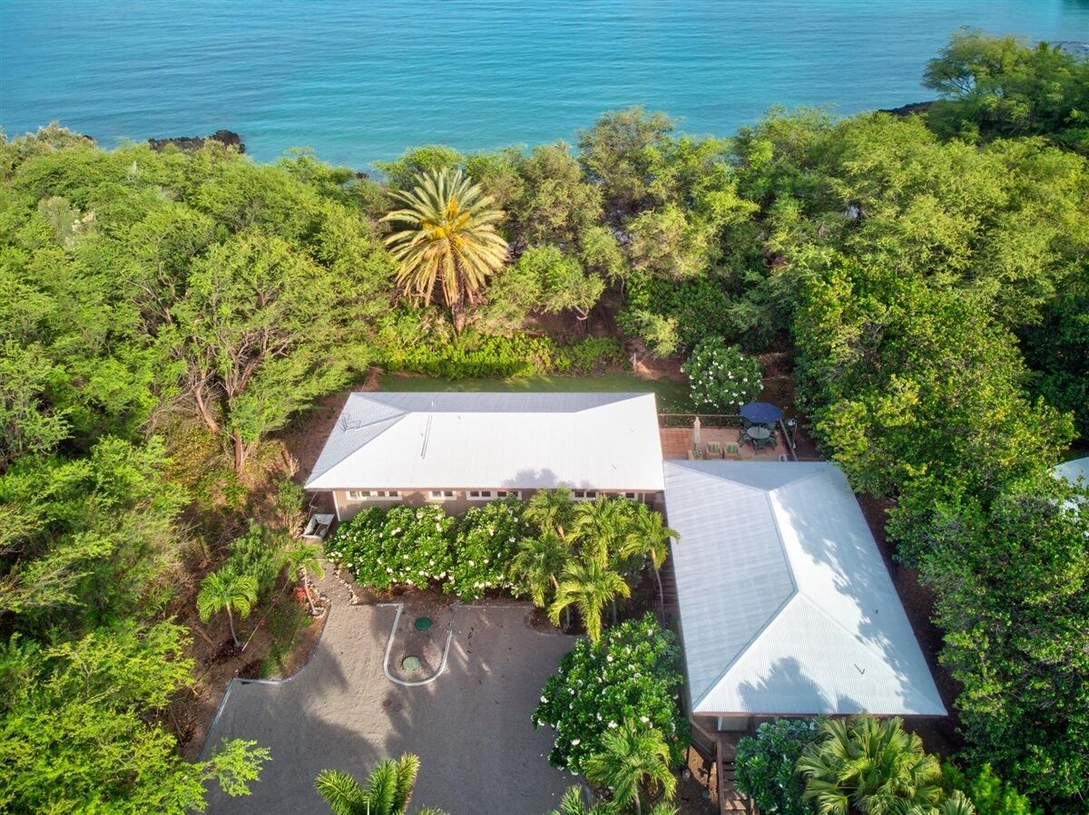 Lalamilo Beach House – Oceanfront Estate at Beach 69 with Guest Cottage