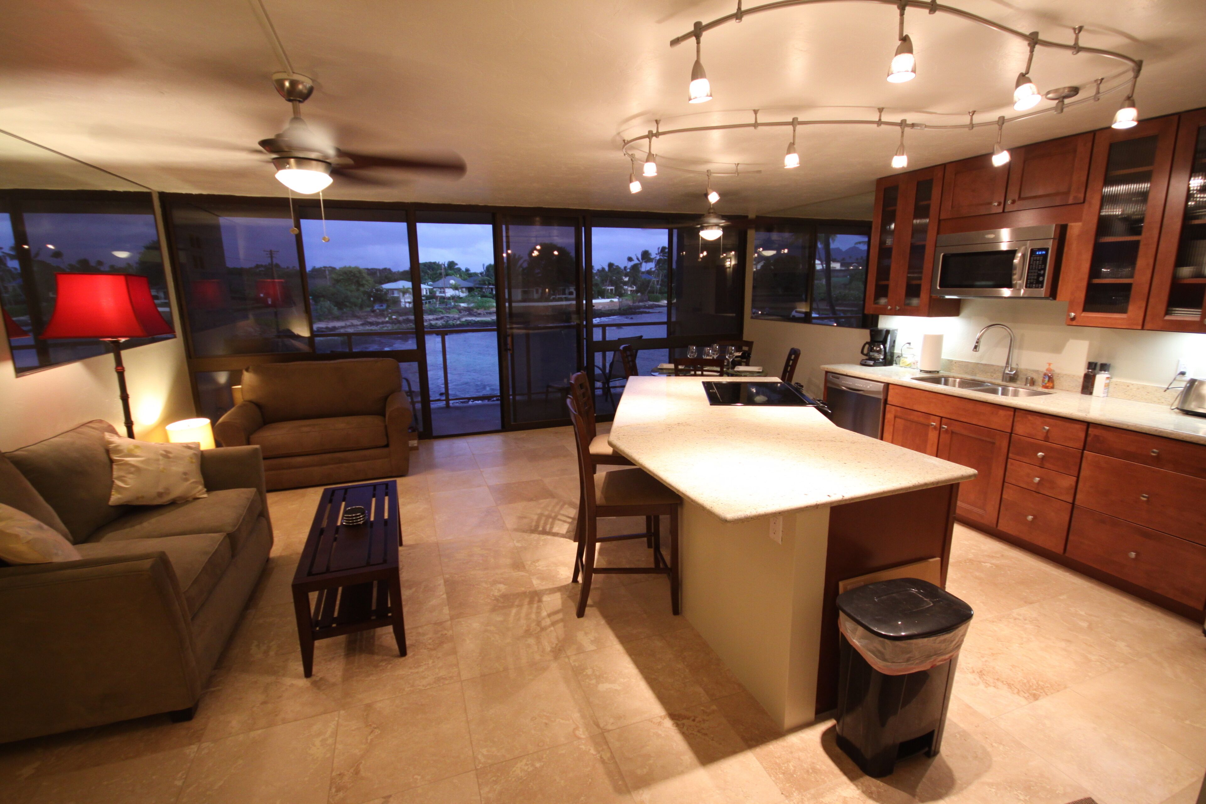 Ocean Front Condo with AC, Watch Sea Turtles from Our Lanai