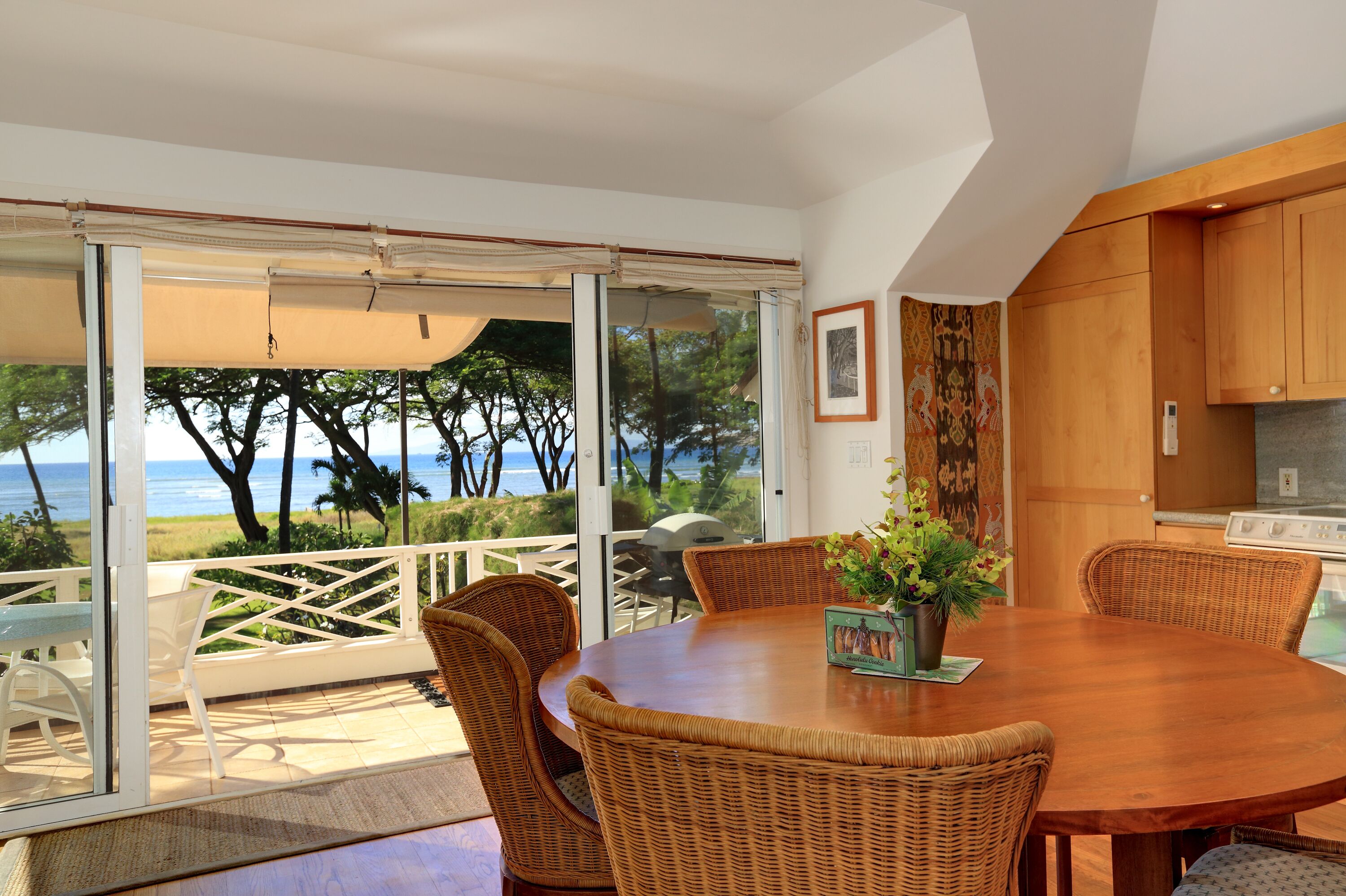 Exclusive Beachfront Cottage, Private, Ocean Views, AC, WiFi, Whale Watching!