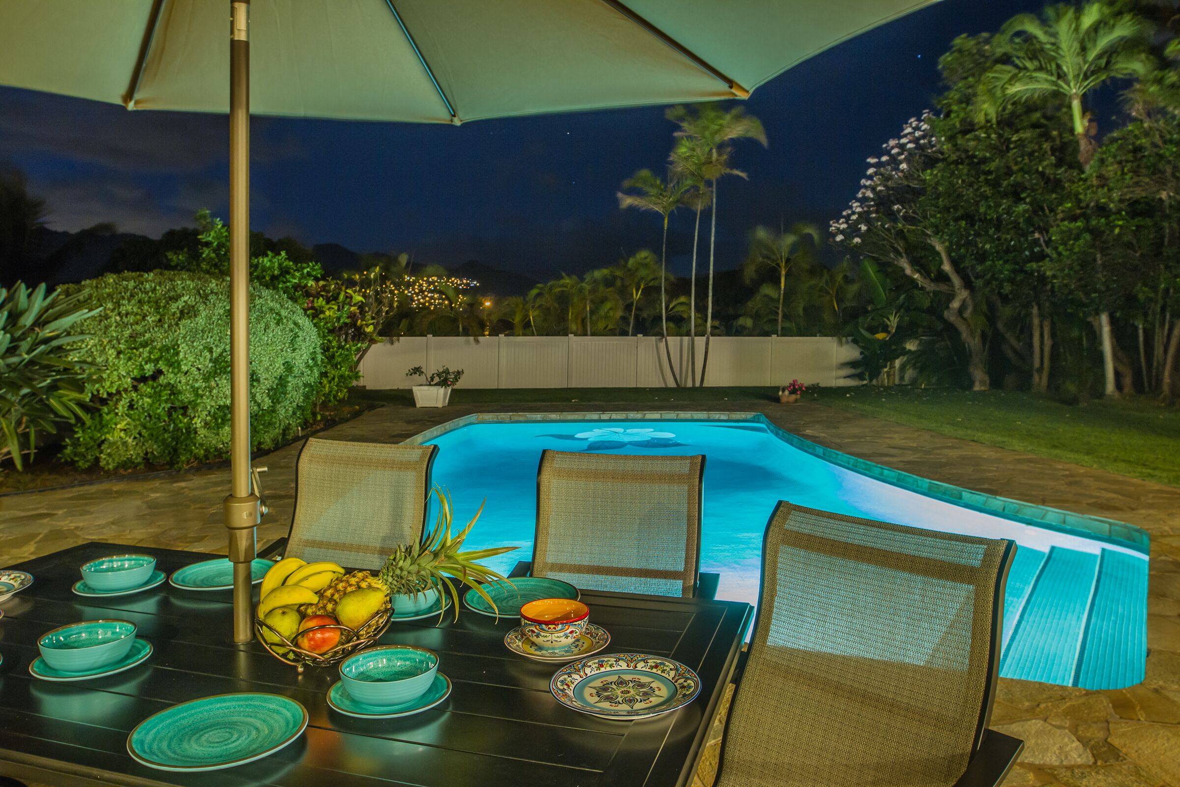 PARADISE PROMISED! Spacious 6 bedroom home. Minimum Stay