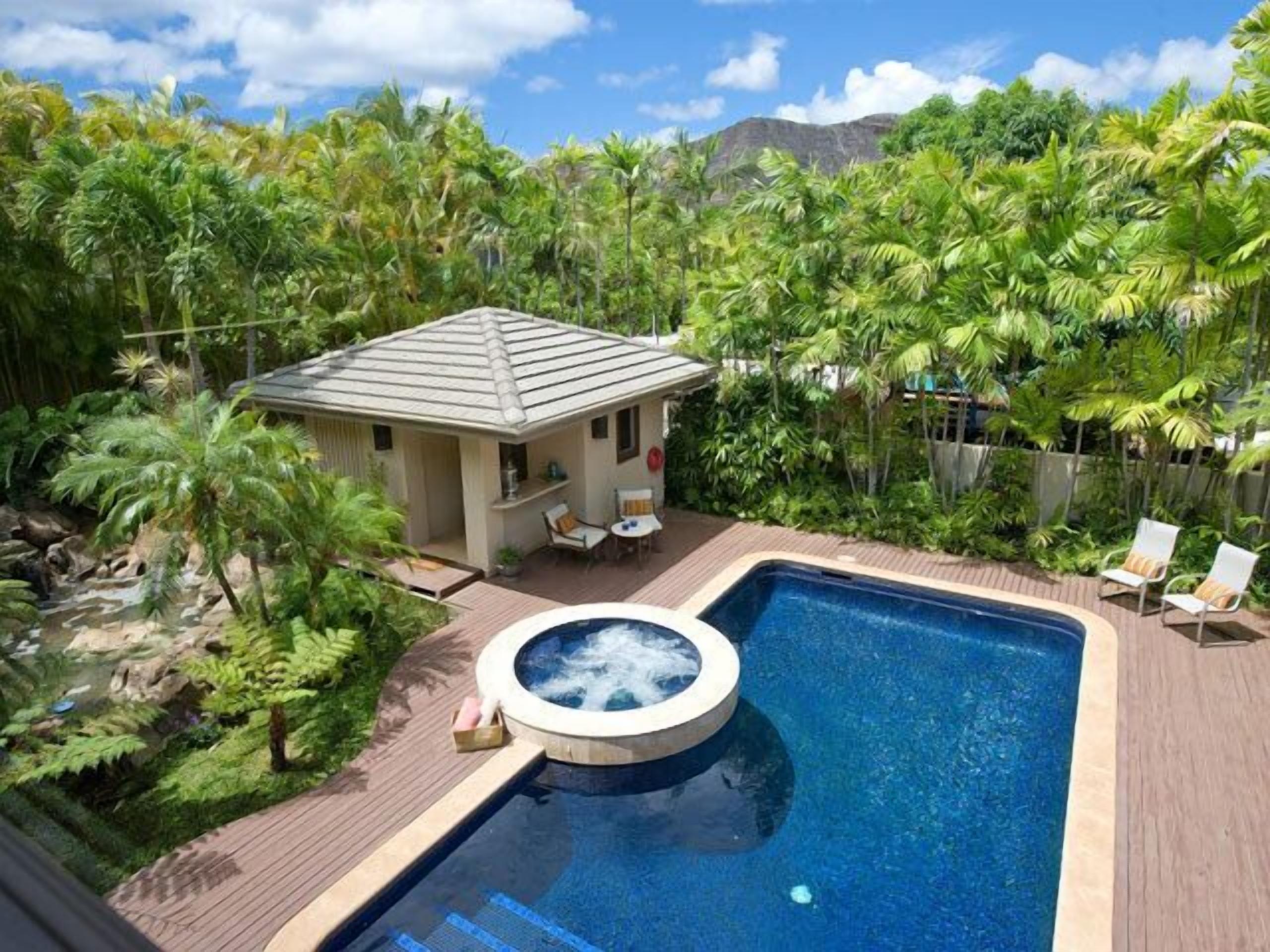 Gorgeous Estate on the Slopes of Diamond Head, 5 minute walk to great beach