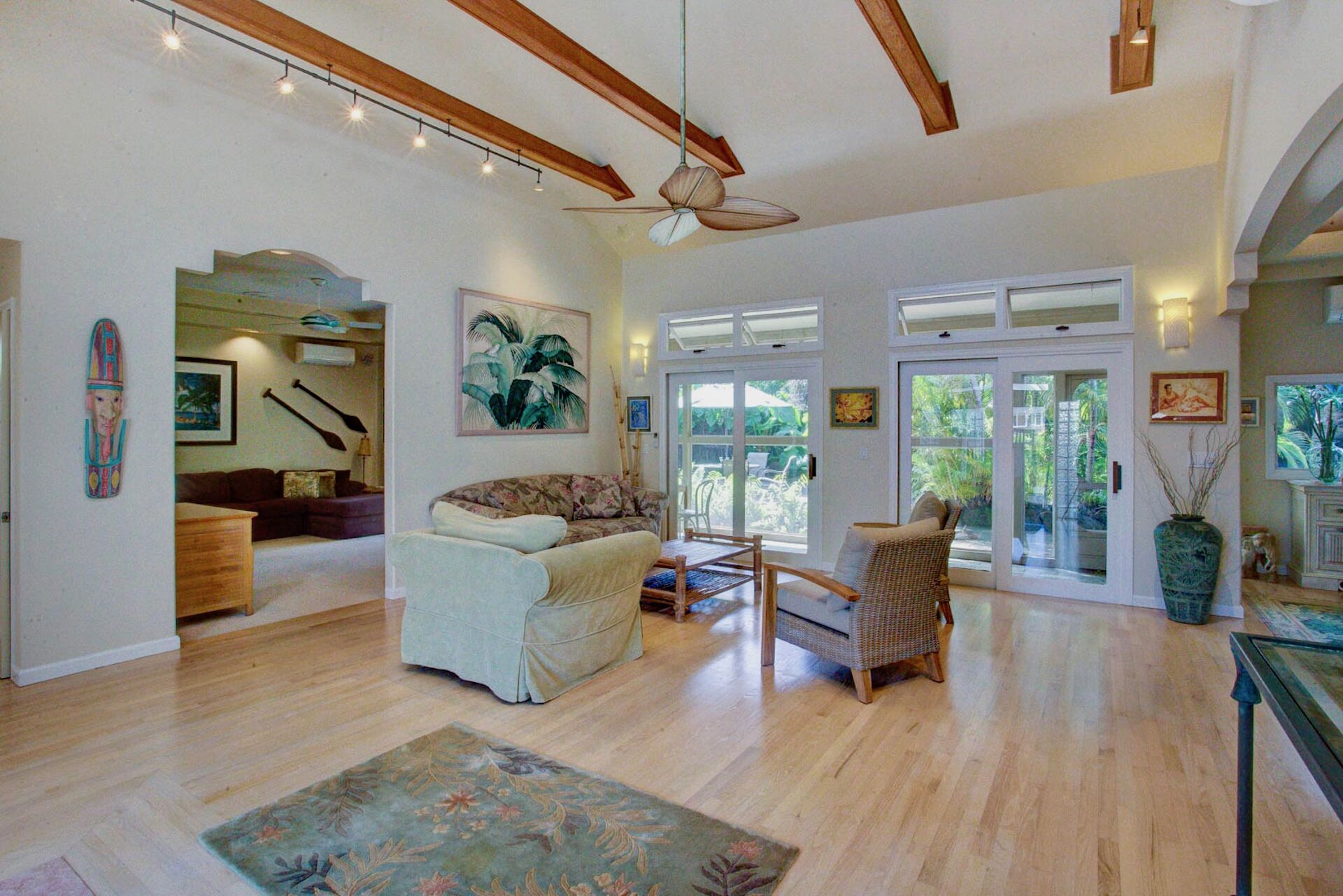 Large beautiful home with air conditioning! Walk to Beaches, Resort Pool