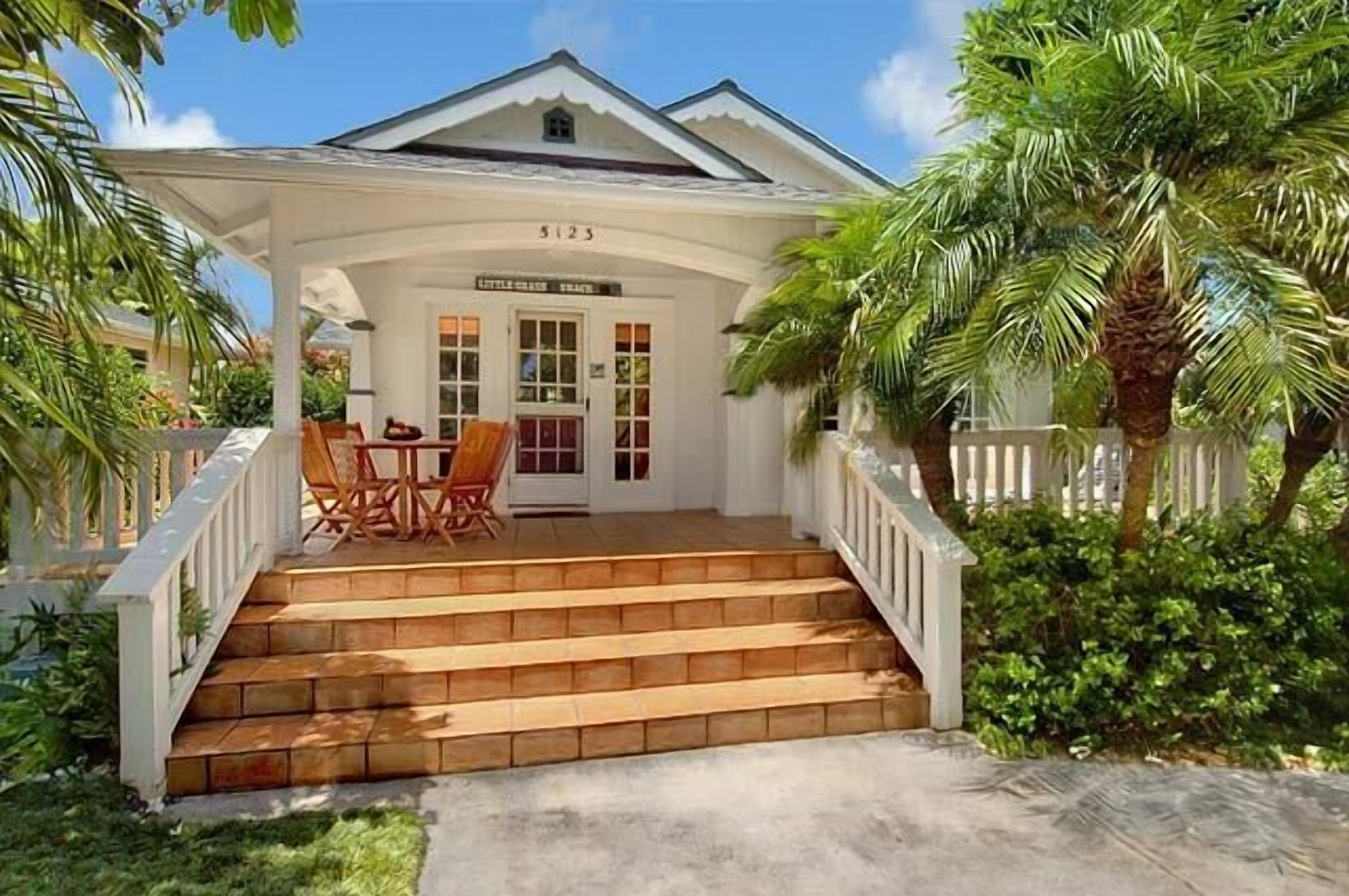 Little Grass Shack, A/C in bedrooms