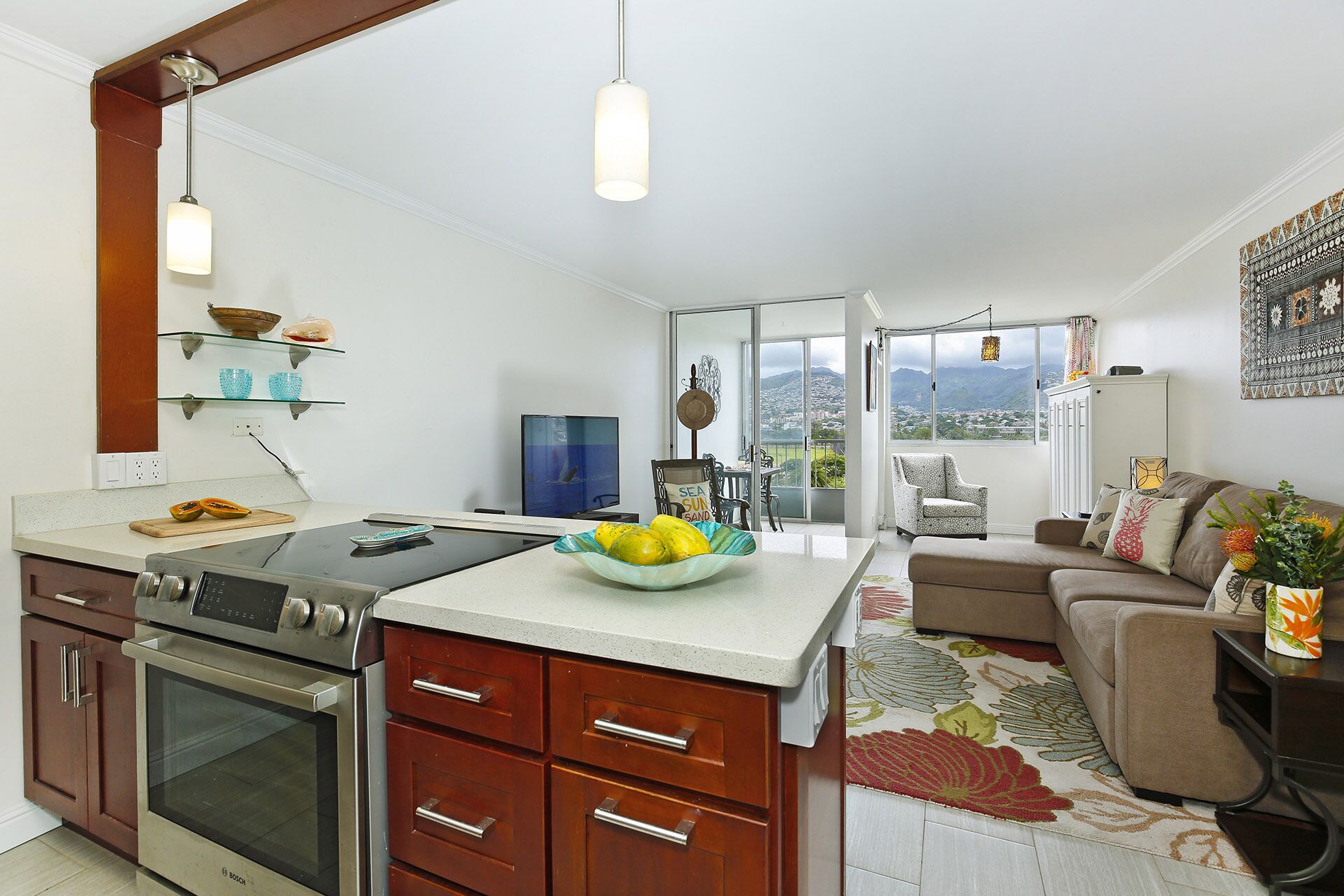 Ko'olau Mountain and Golf Course Views! FREE Wi-Fi and parking!