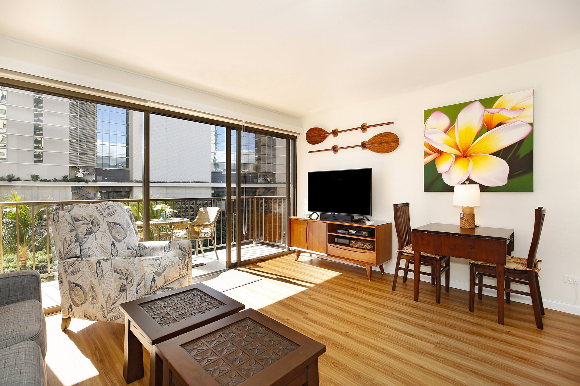 FULLY RENOVATED! AC, Washer/Dryer, FREE Parking & Wi-Fi, Pool, Walk to Beach!