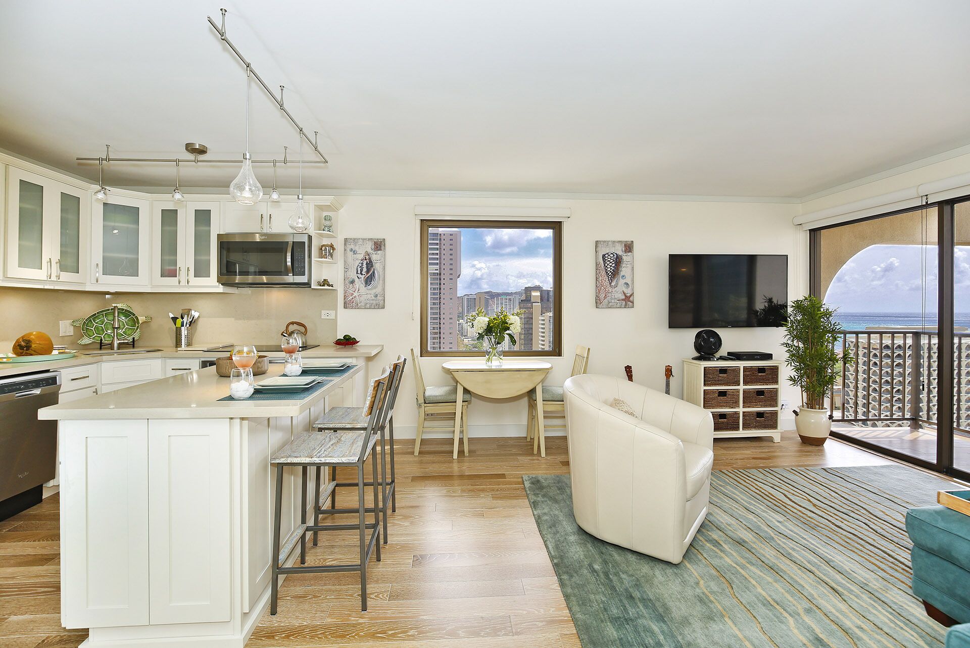 REMODELED Corner Unit with Ocean Views, 1 Free Parking, Wi-Fi, Washer/Dryer!