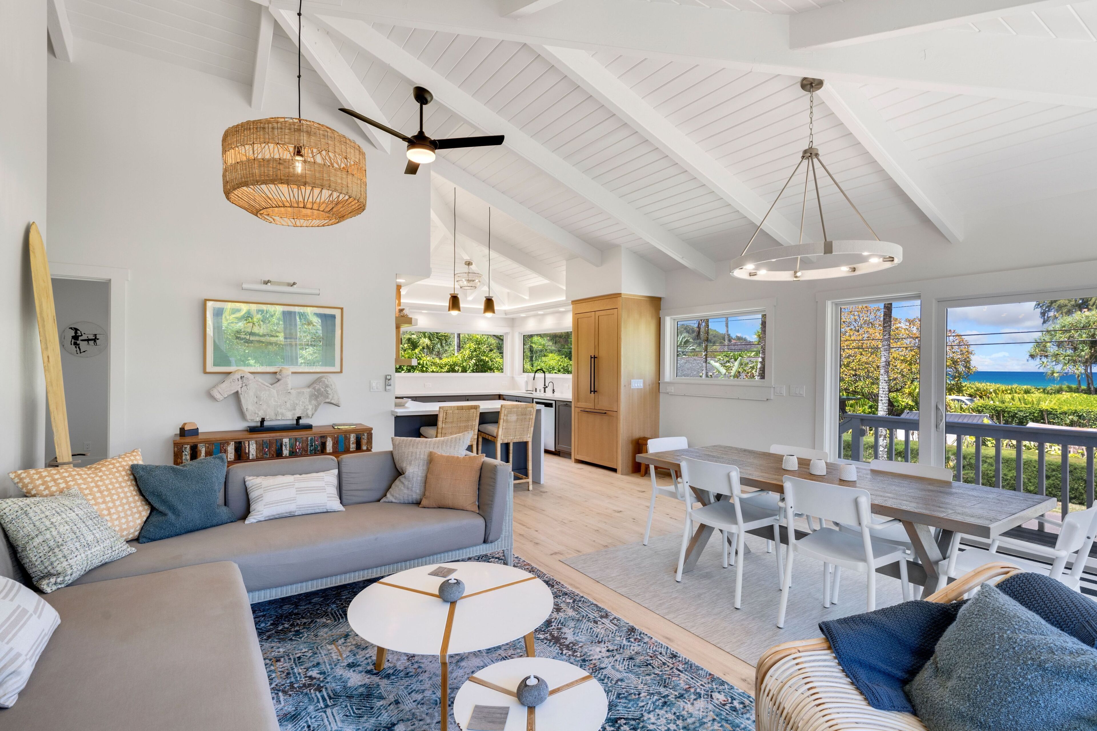 Remodeled! Modern 3BR in Hanalei- Hot tub, bikes & boards