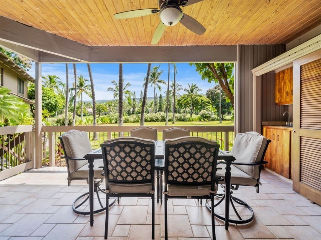 Fairway View from Lanai w/Wet Bar! Kitchen+Laundry Perks, Ceiling Fans, WiFi–Kanaloa 901