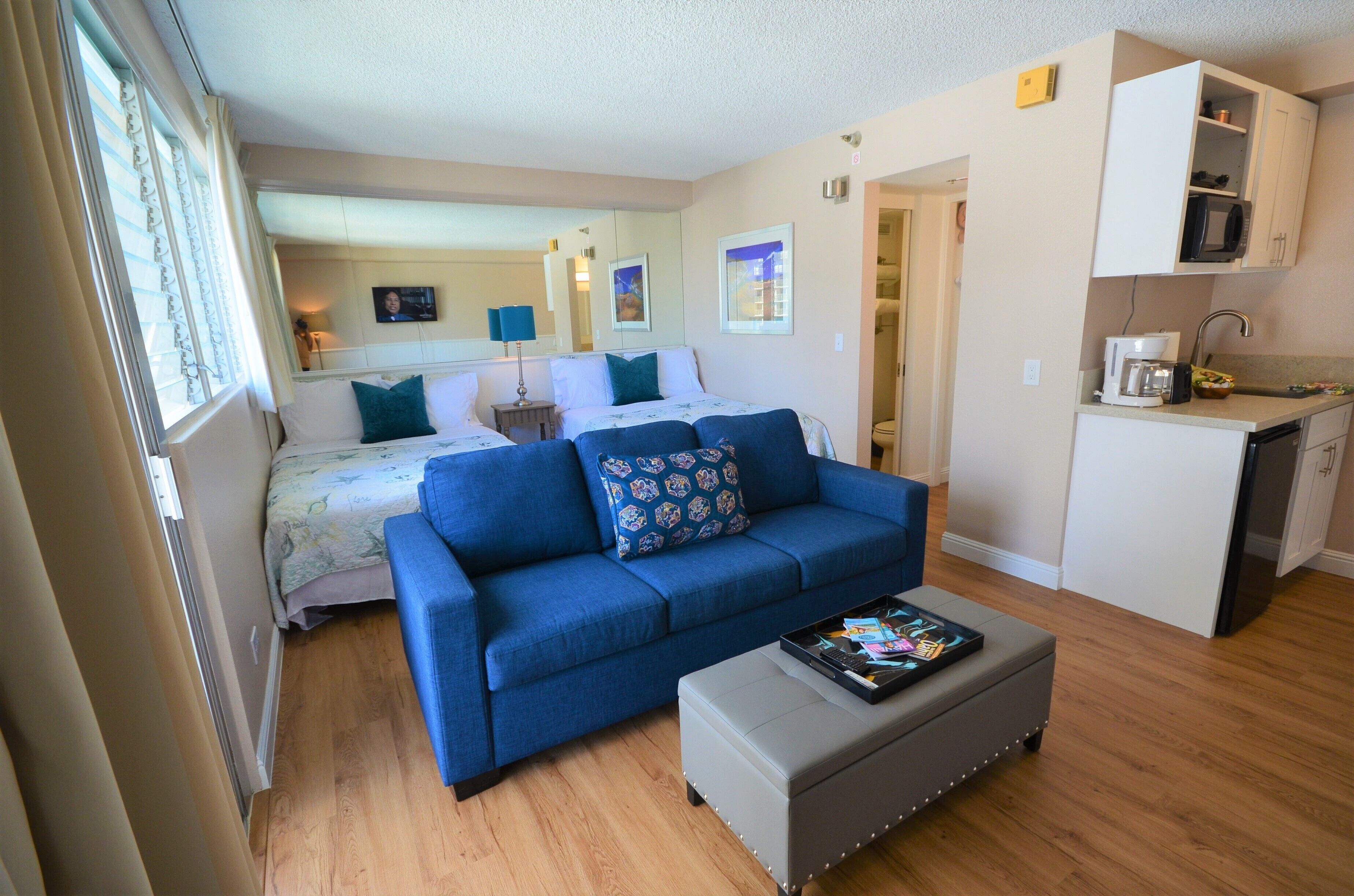 Aloha Surf 1205 Two Beds, Pool, Walk to WAIKIKI BEACH!