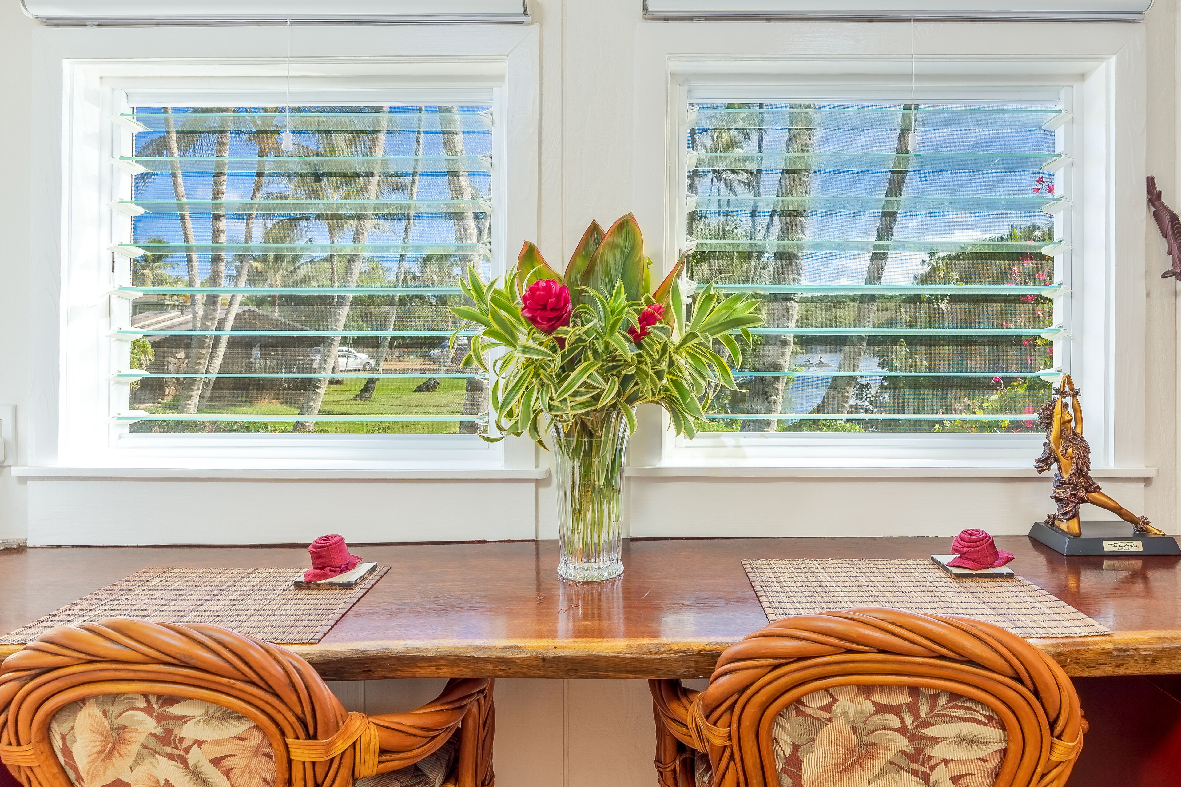 Fern Grotto Inn -Trip Advisor & Lonely Planet Recommends our Old Style Cottages!