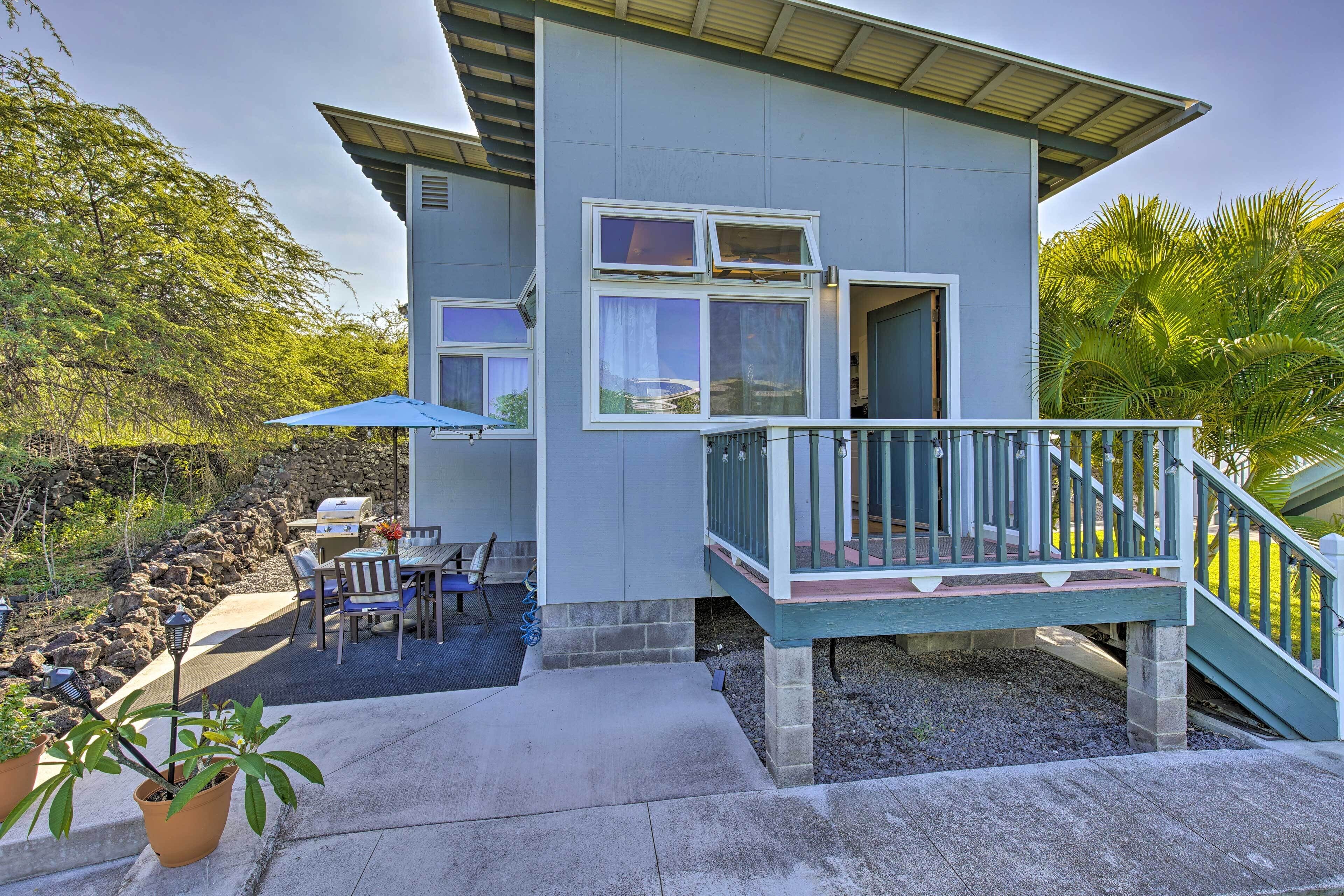 1 Mile to Magic Sands Beach: Kailua-Kona Cottage