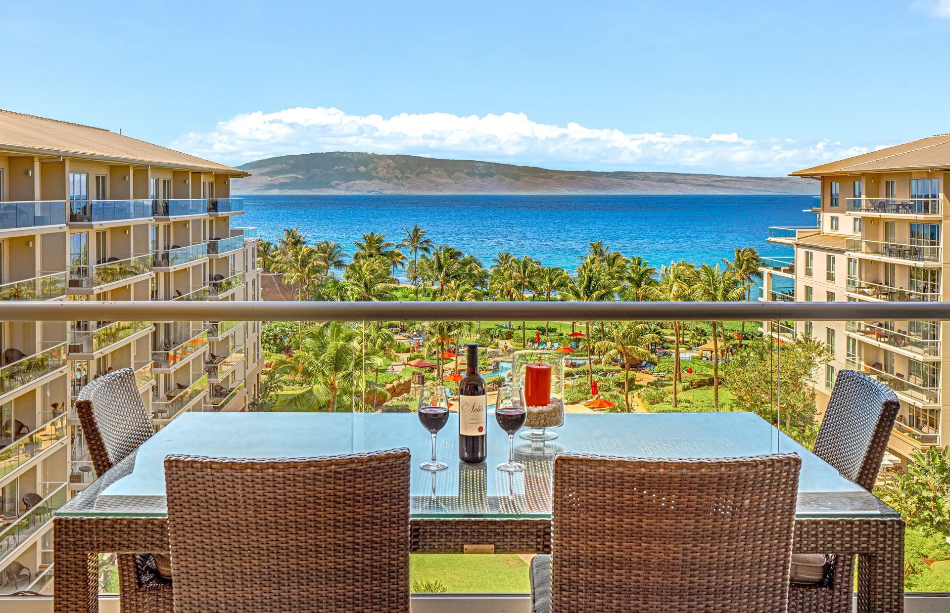 Maui Resort Rentals: Honua Kai K725 - 7th Floor 3BR w/Ocean Views in Every Room!