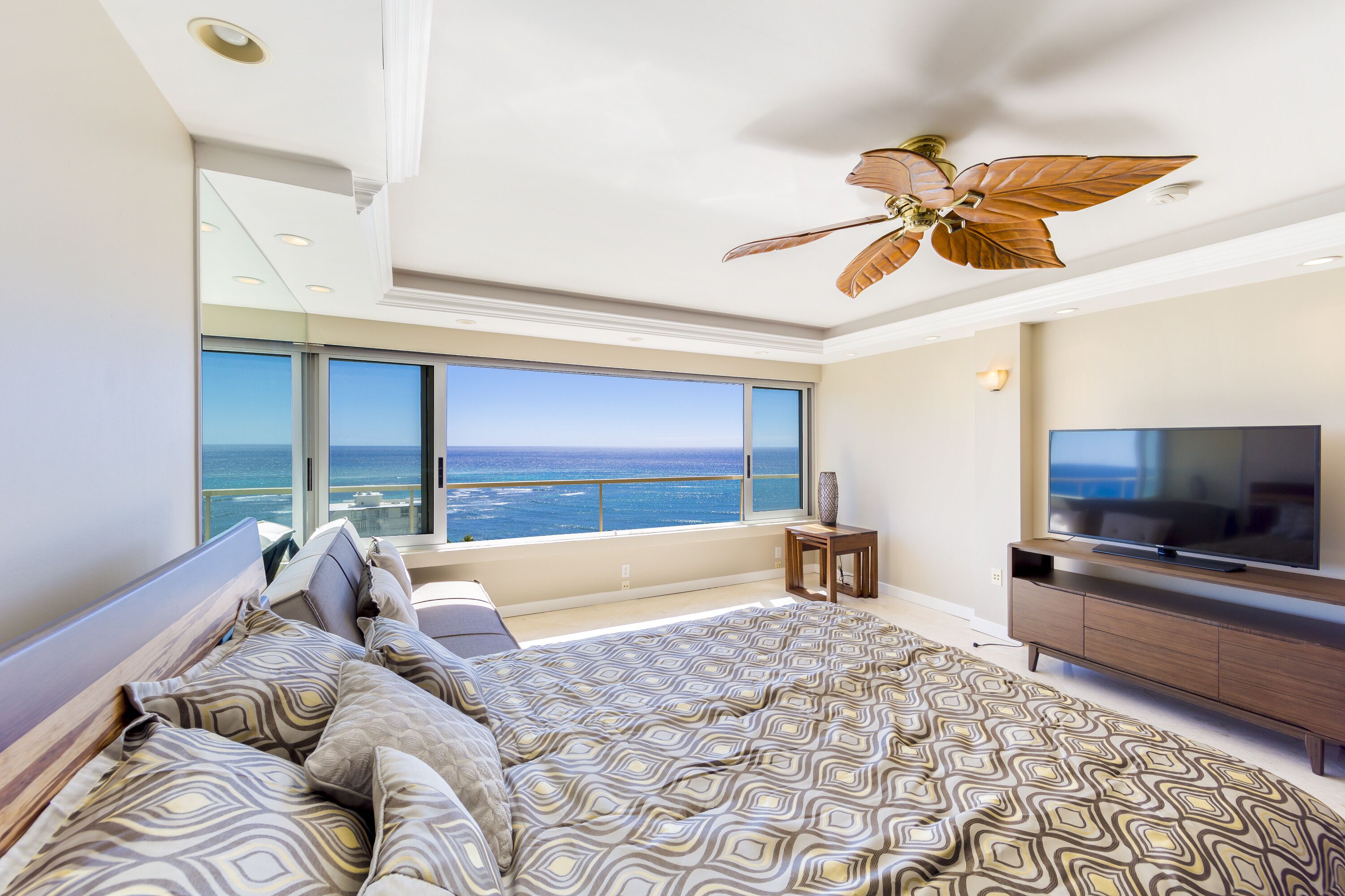Exquisitely Beautiful High Floor Rental At The Colony Surf -30 Nights Minimum