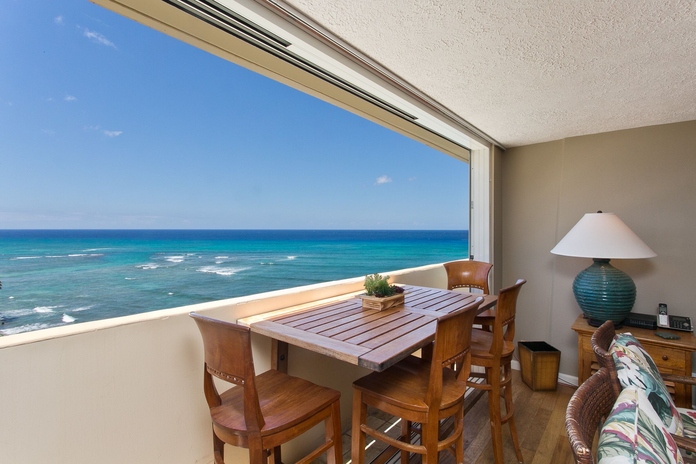Our Penthouse over the Pacific - A true gem that sleeps 4 is lovingly cared for.