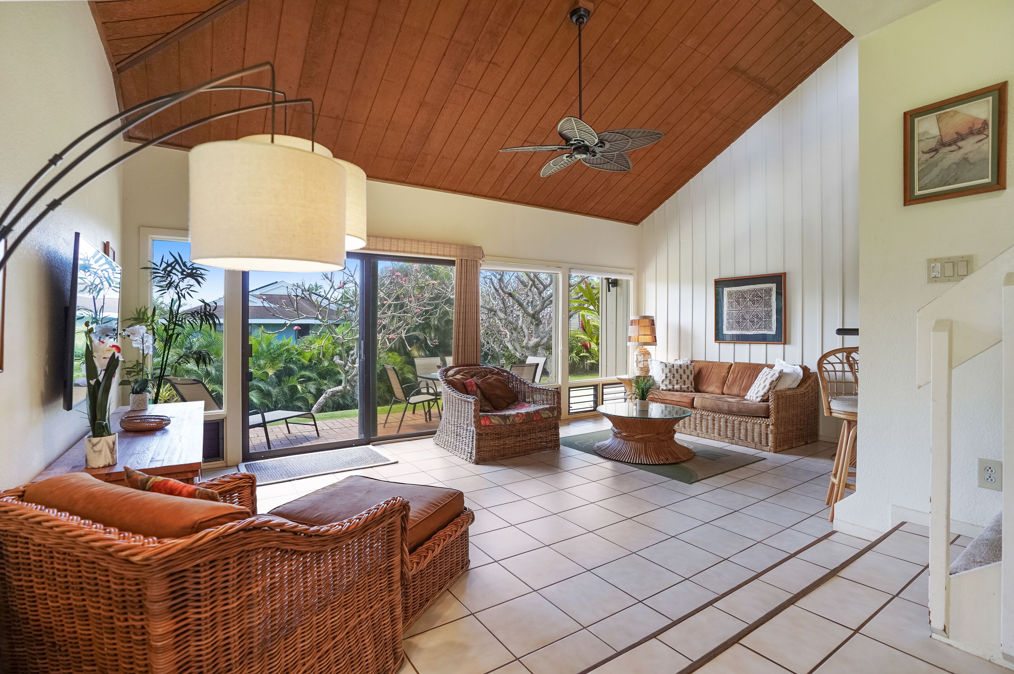 Garden Floor Condo with Shared Tennis, Pools, Hot Tub & Beach Access