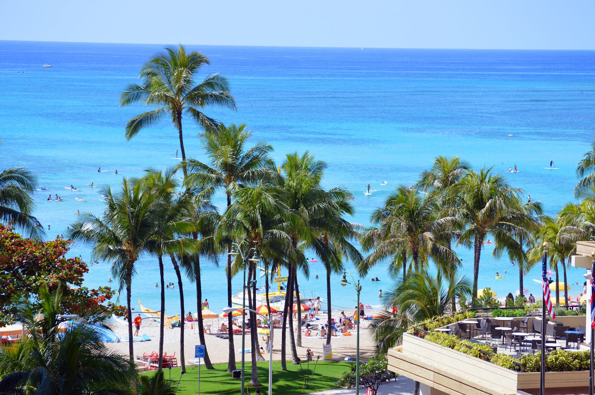 Waikiki Beach center! Oceanview, Lanai, Free WIFI and Phone. Full Kitchen.