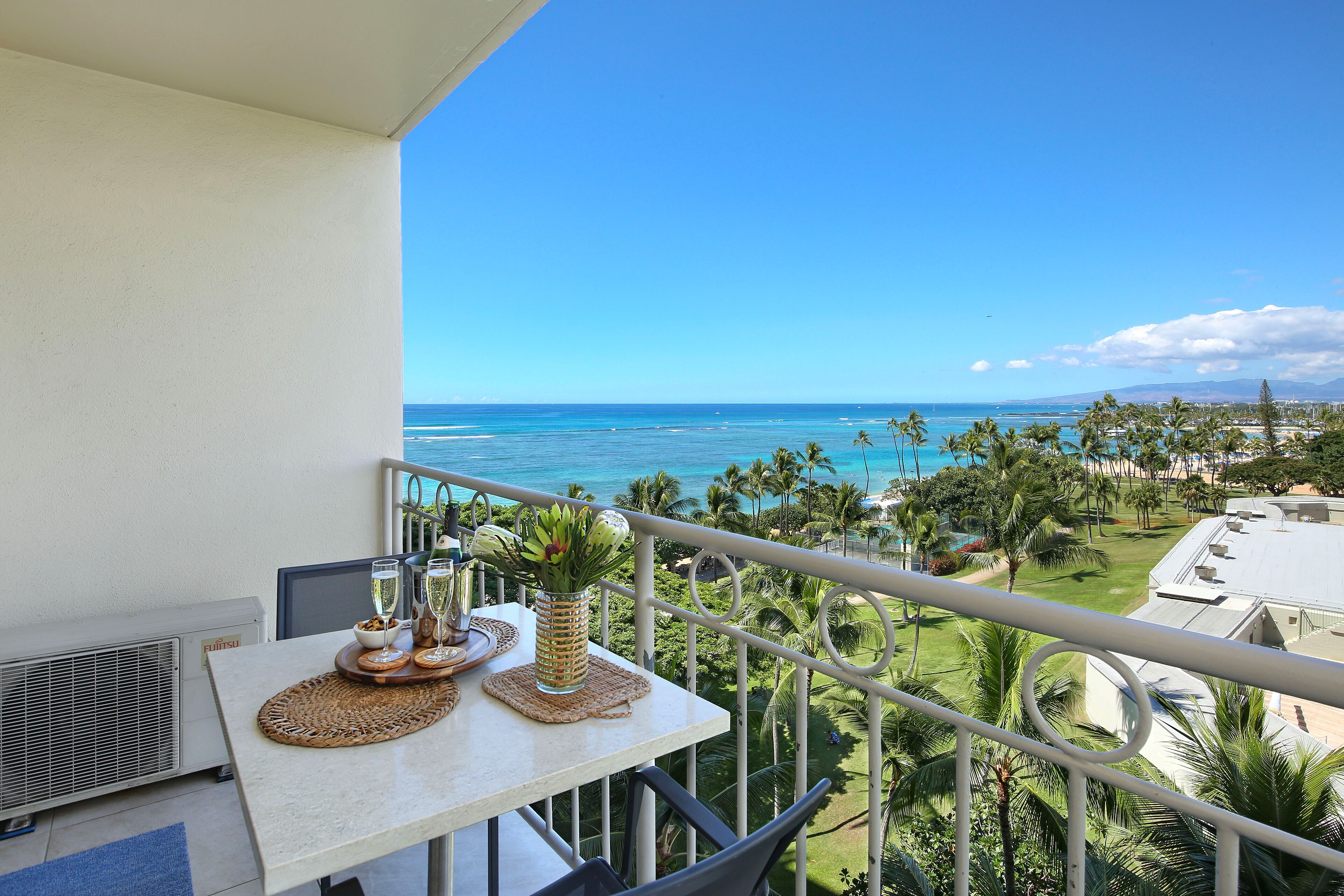 Wow! Ocean View Studio at Waikiki Shore, Just Steps to Waikiki Beach!