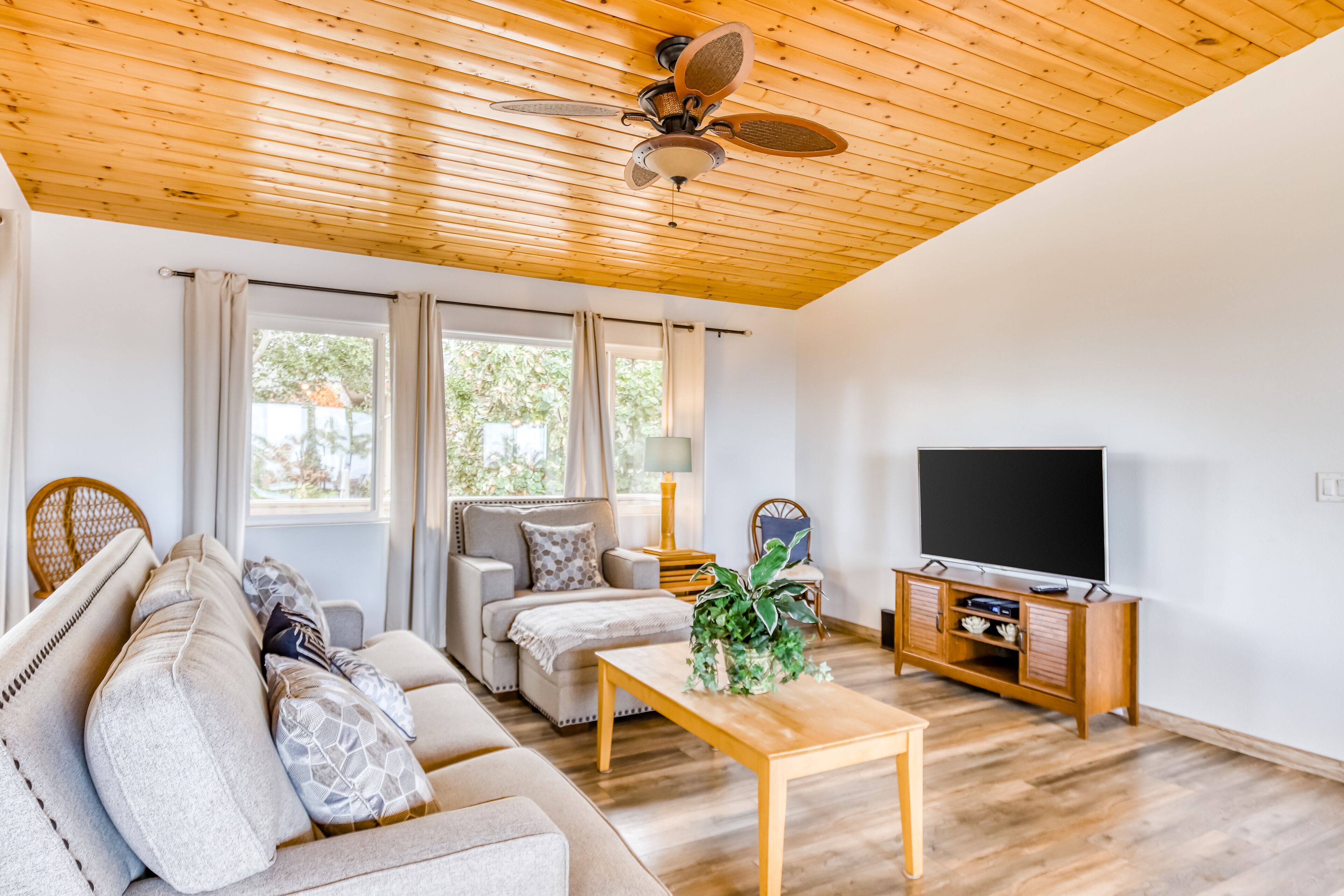 Newly updated home with pools, lanai, ocean view - walk to golf