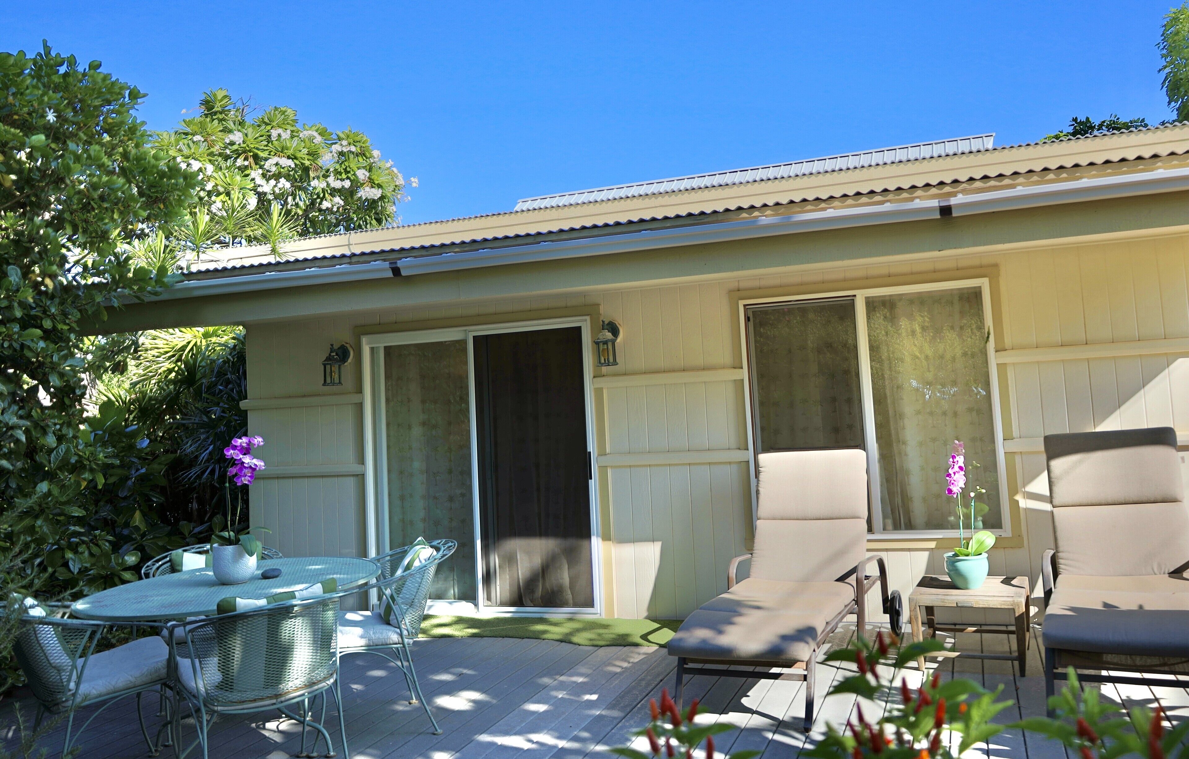 PUAKO 1940's Vintage Beach Cottage - Now with Air Conditioning