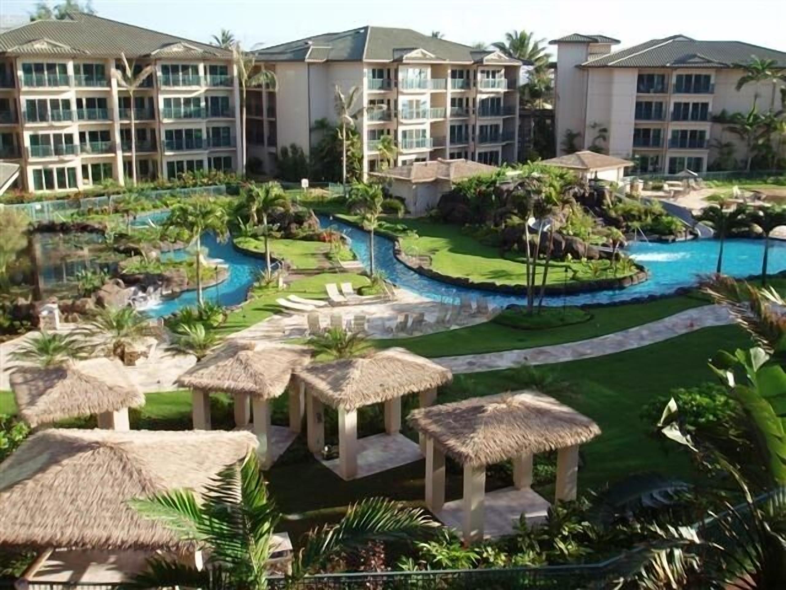 New May Specials, 5 Star Reviews! F403 Top Floor 2 BR/3 BA