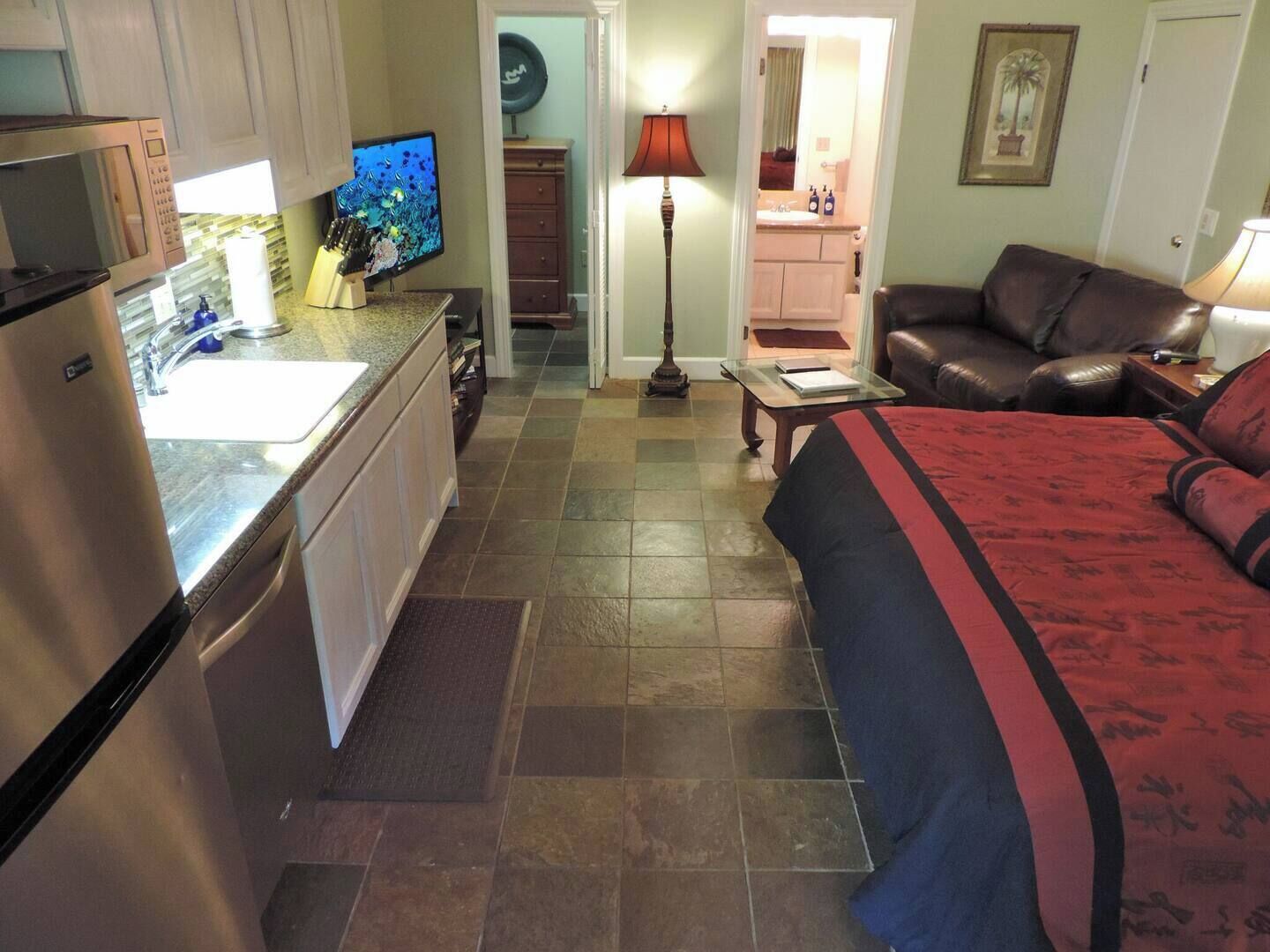 This apartment is a 0 bedroom(s), 1 bathrooms, located in Koloa, HI.