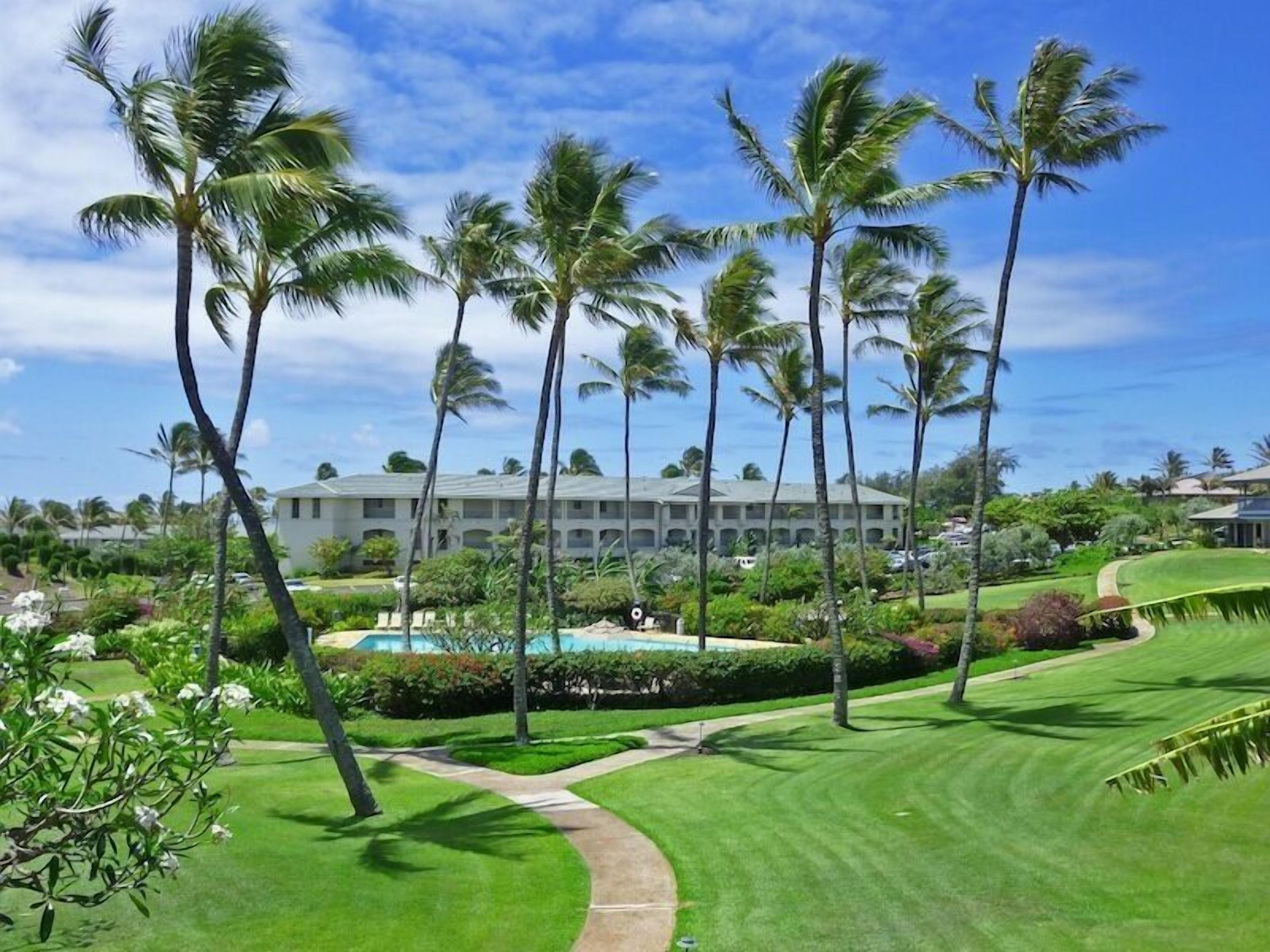 Shipwreck Beach Cottage ...Stand Alone Unit ..Walk to the beach and GRAND HYATT