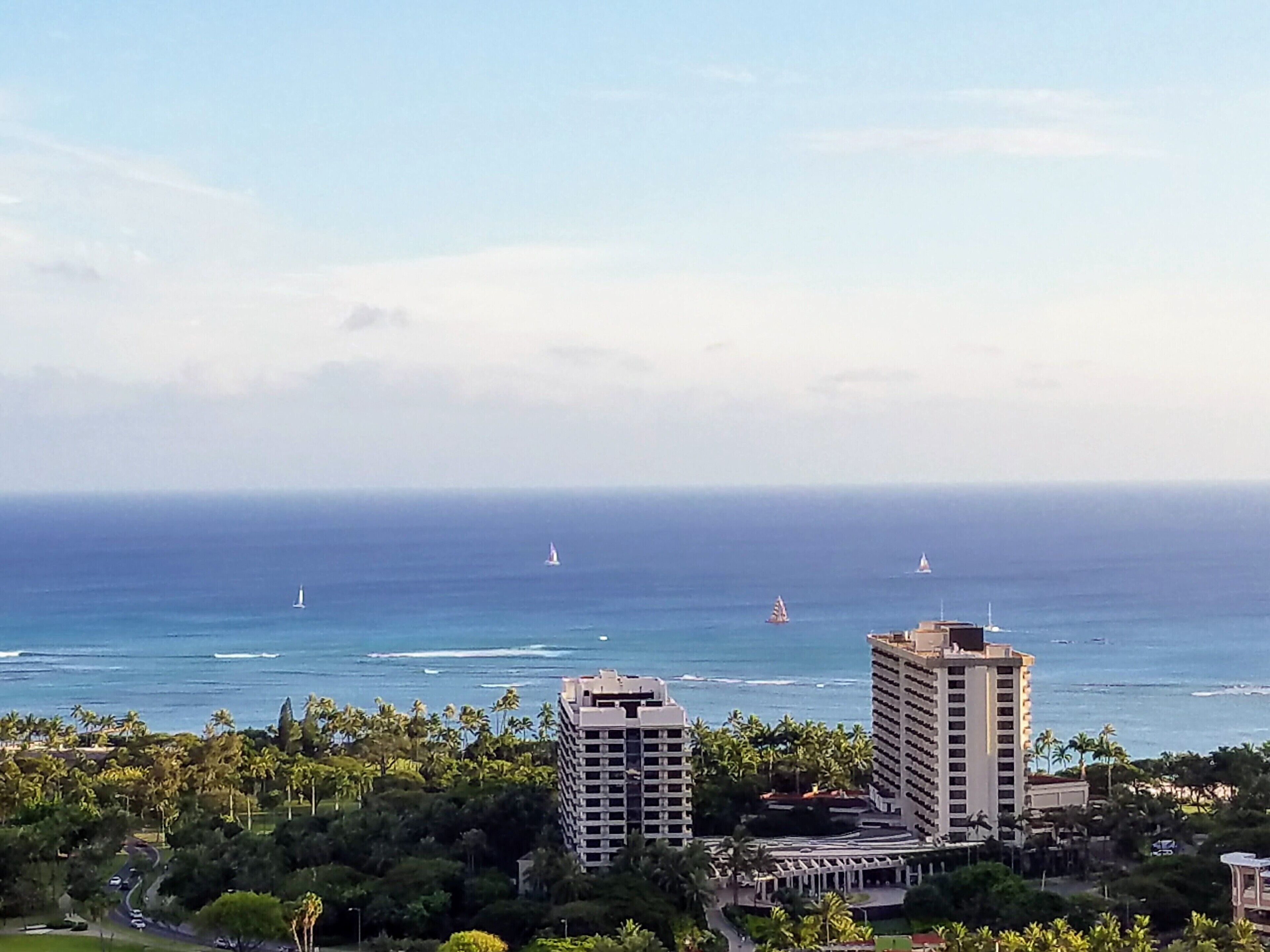 Spacious and Renovated Waikiki Condo With Full Kitchen and Ocean Views