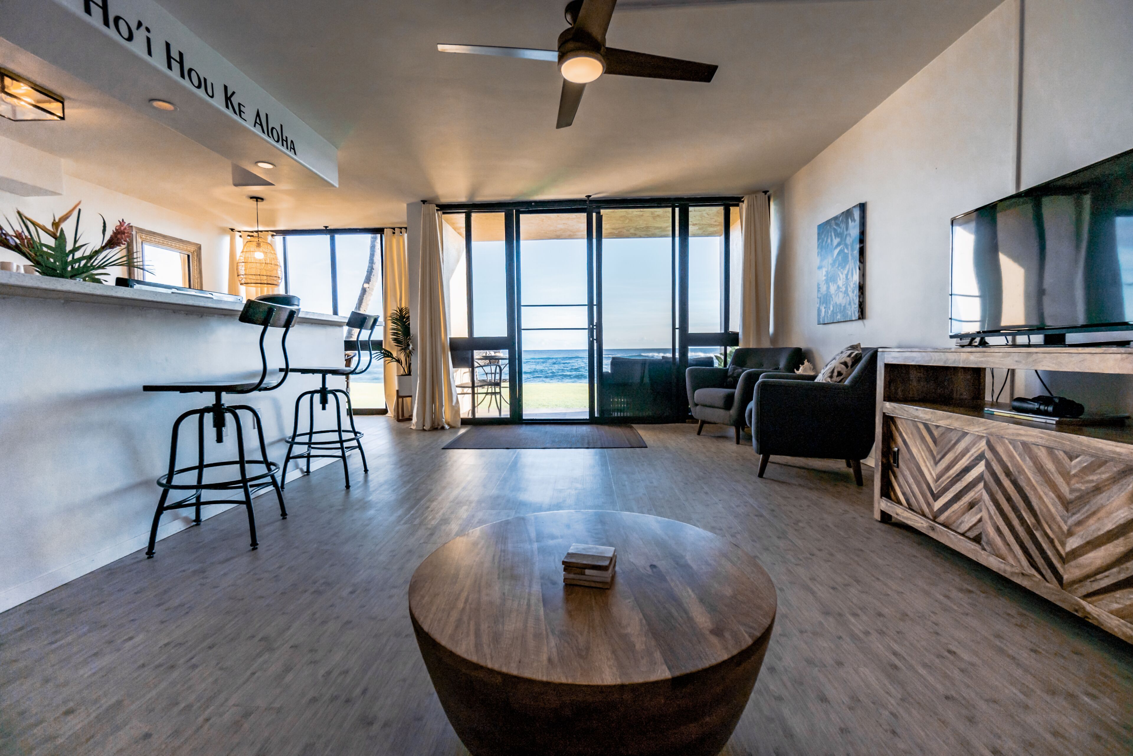 BEACHFRONT KUHIO SHORES POIPU GORGEOUS OCEAN VIEWS 10 STEPS TO WATER FROM CONDO