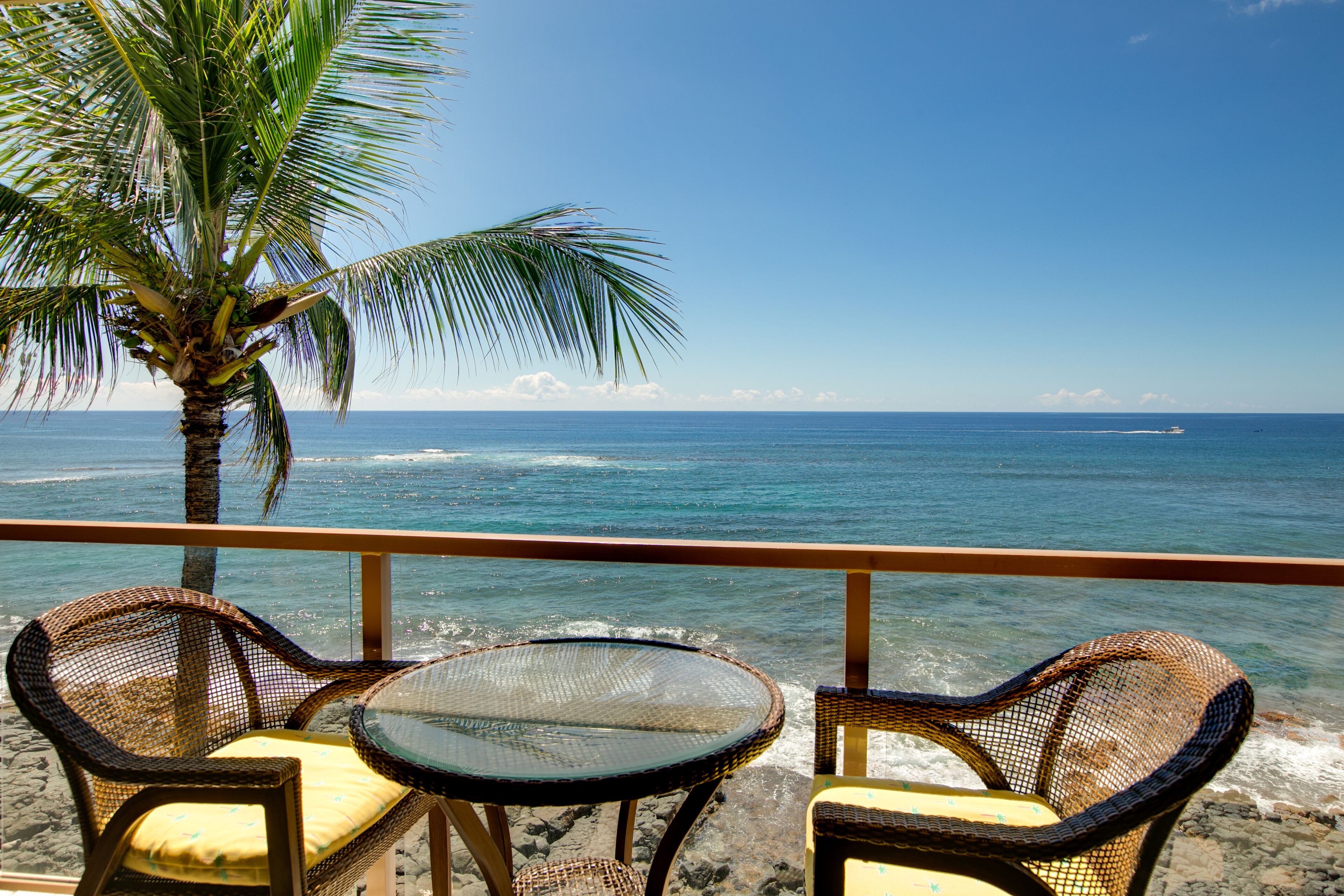Kuhio Shores 415 Top Floor Oceanfront Condo with new central a/c