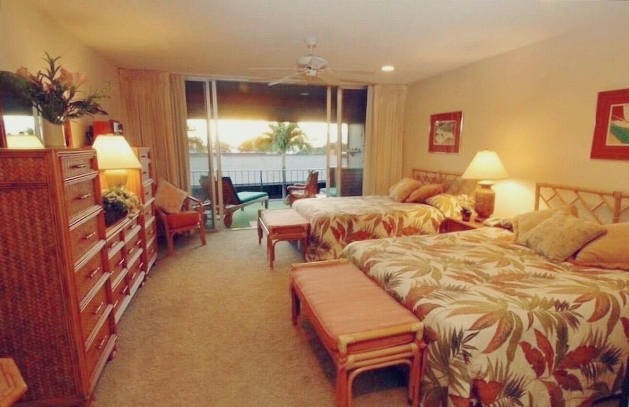 Beautiful 1 Bedroom Condo with Partial Ocean View! Just steps away from beach.