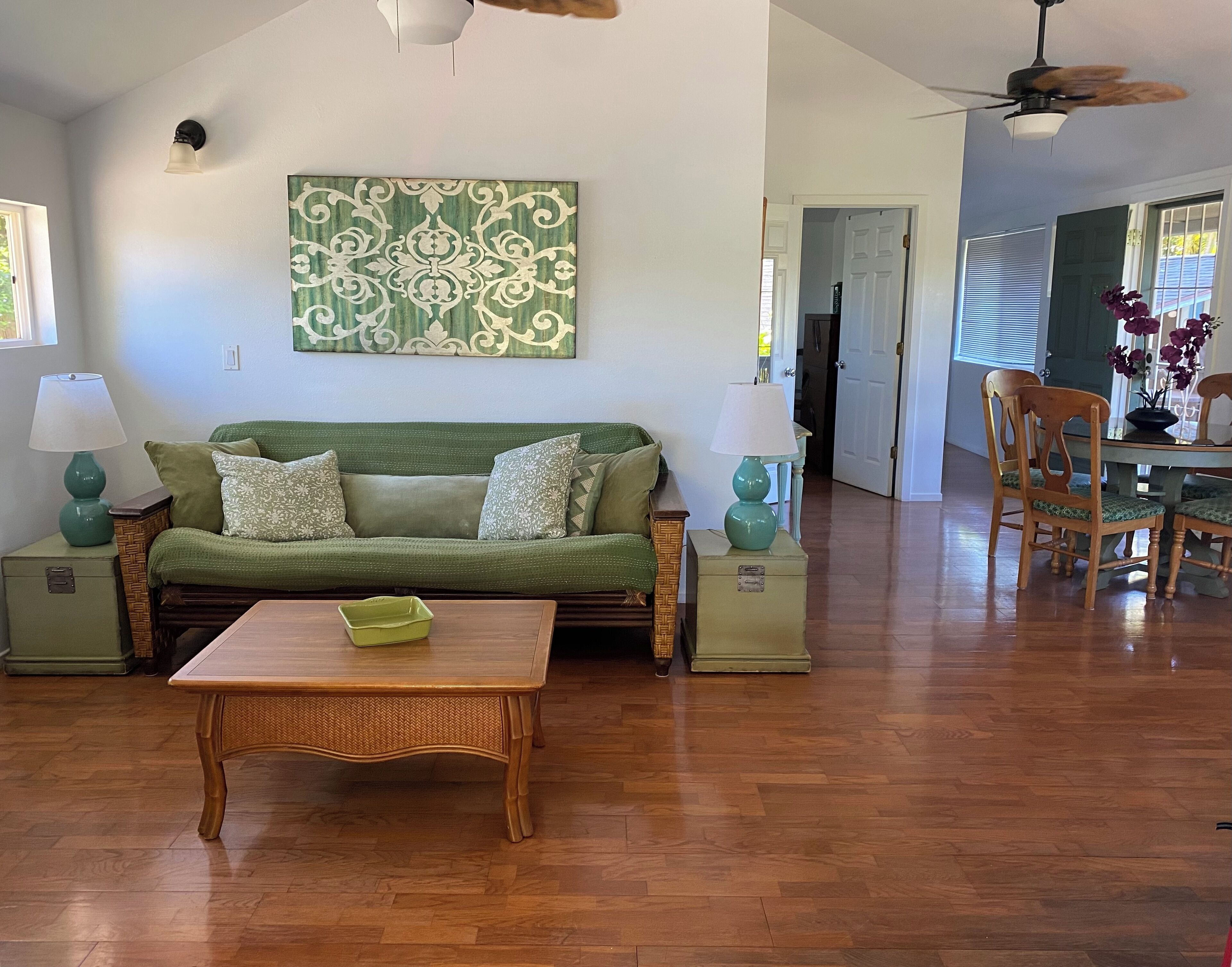 Two Bedroom Paia Beach House Less in the middle of all the North Shore beaches