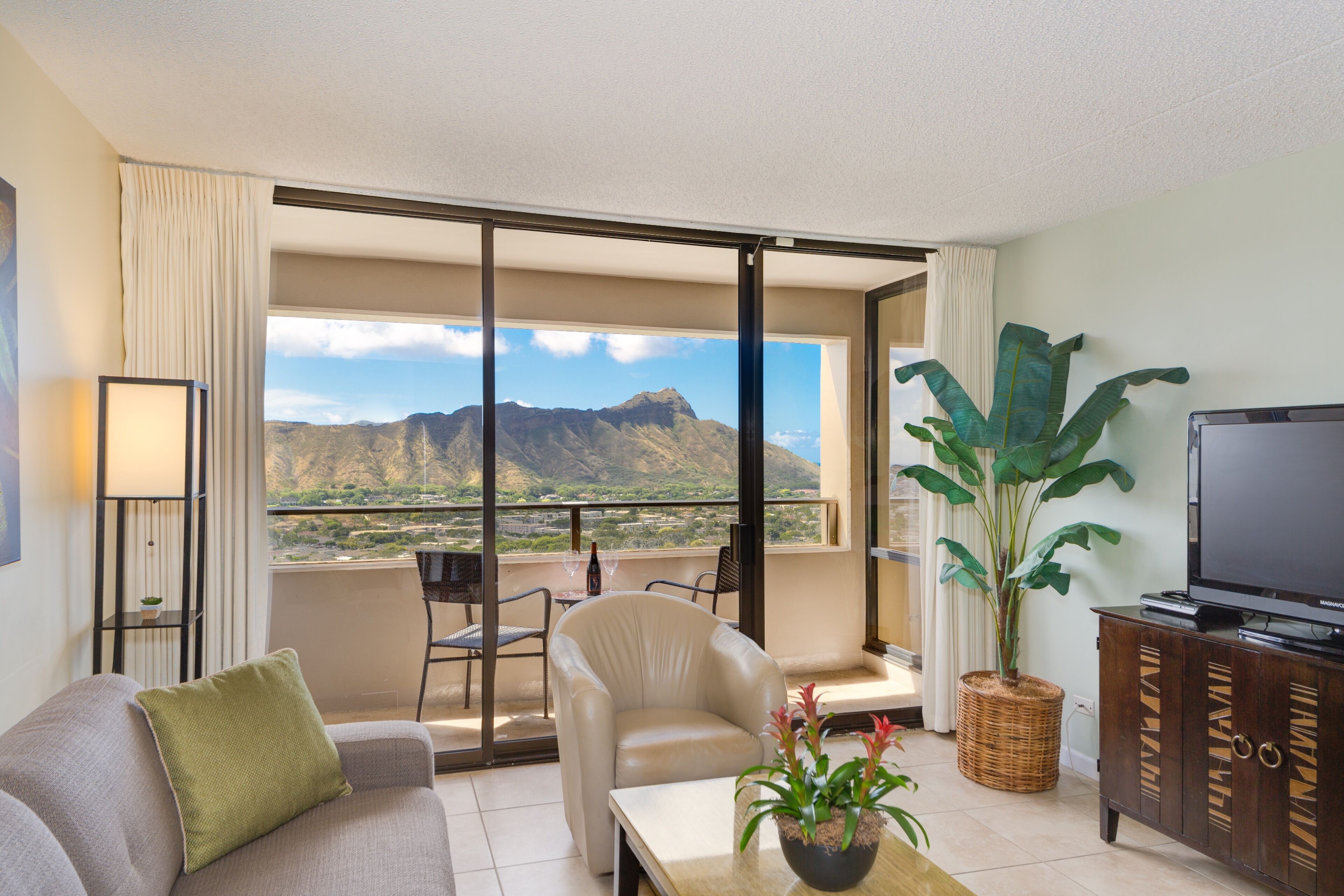 Amazing views of Diamond Head, Waikiki Beach, and the Pacific Ocean!