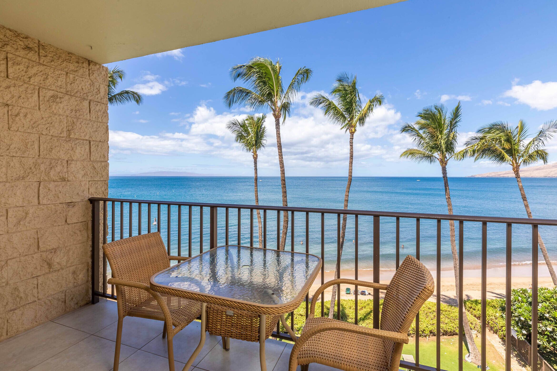 KB503-1 Bedroom/1bath Charming Oceanfront Condo on Beautiful Sugar Beach