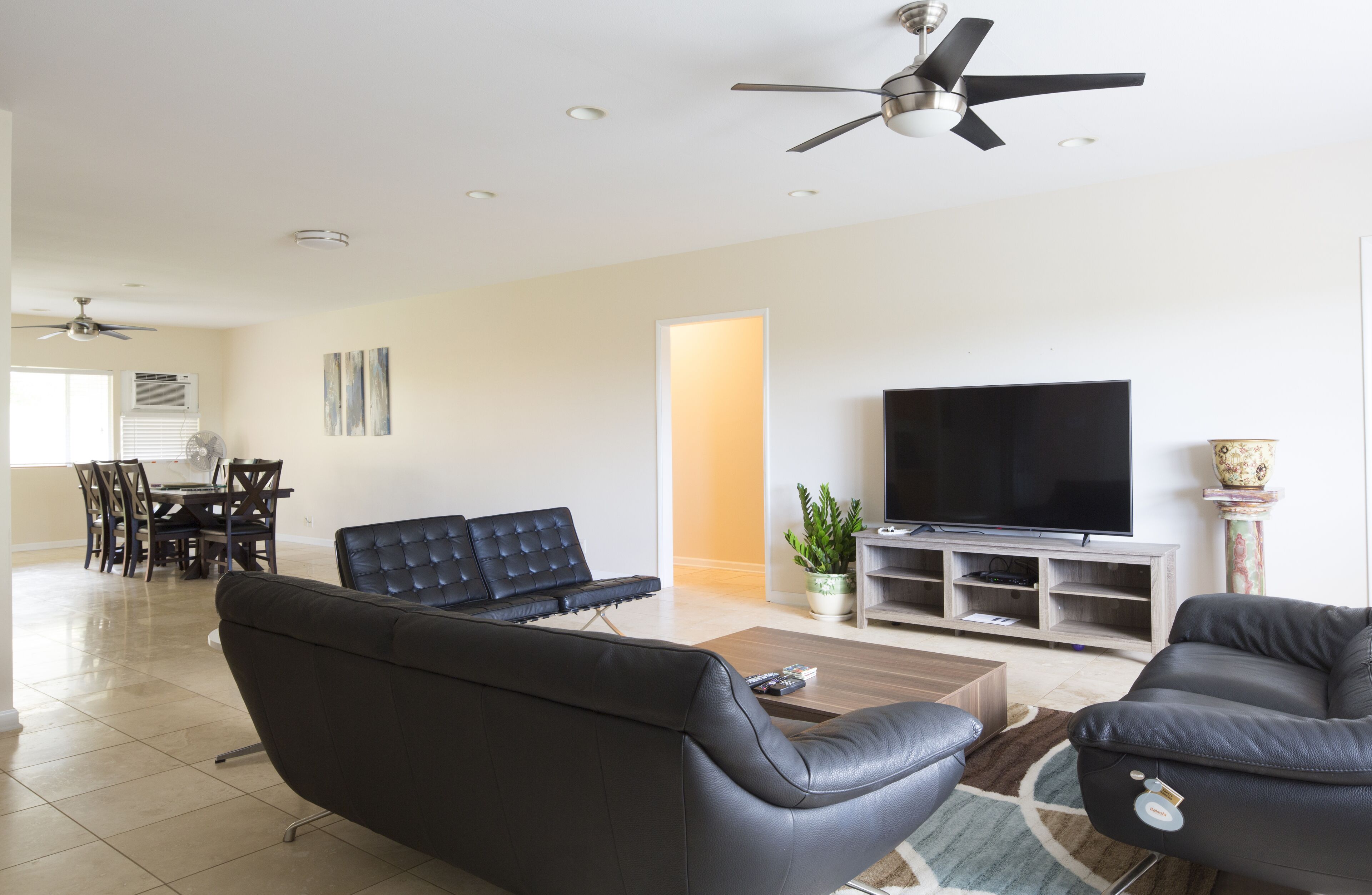 Convenient to Waikiki Large 3000 sqft 4br 2ba house in East Honolulu