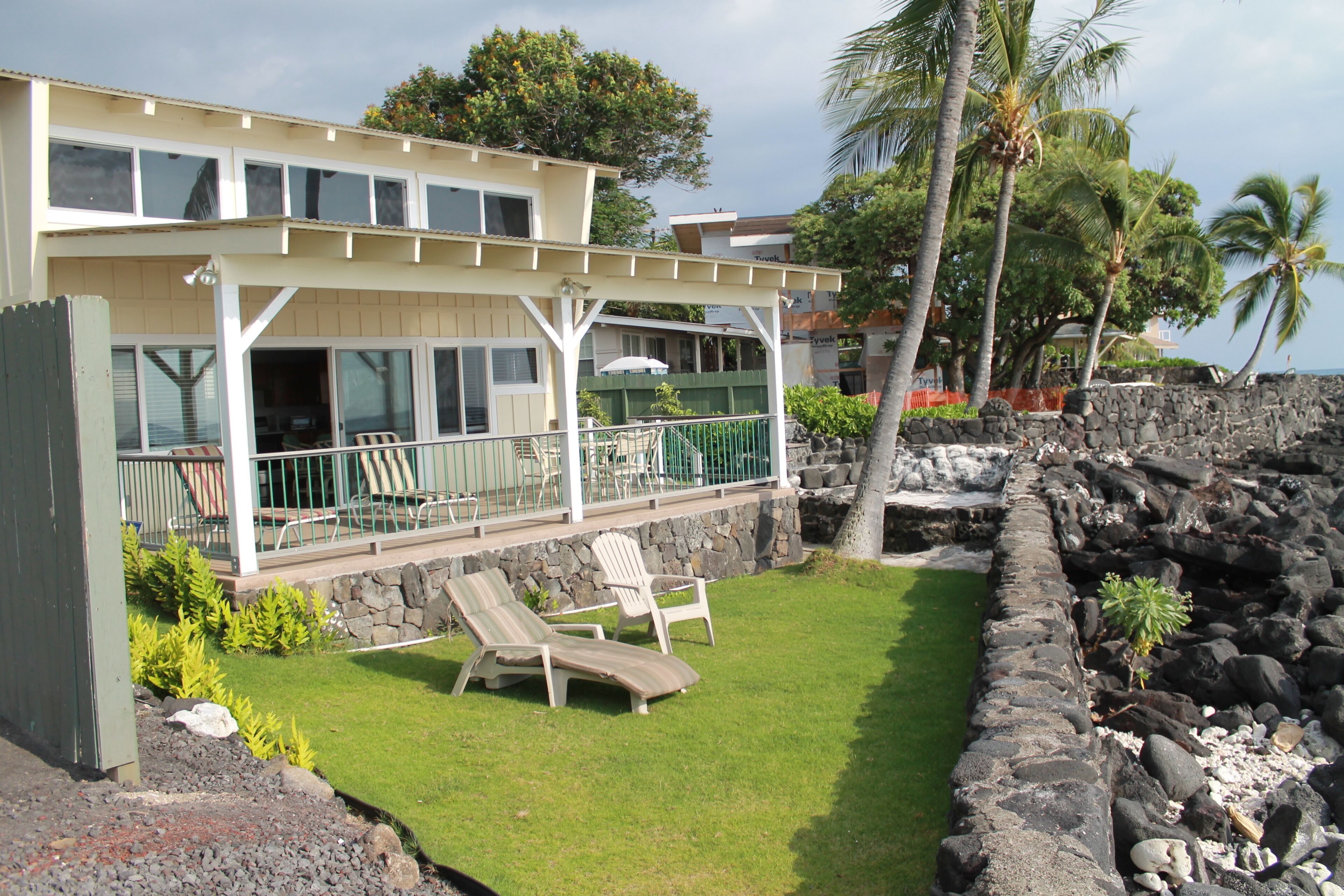 Charming Oceanfront Cottage in Beautiful Historic Kailua-Kona Village