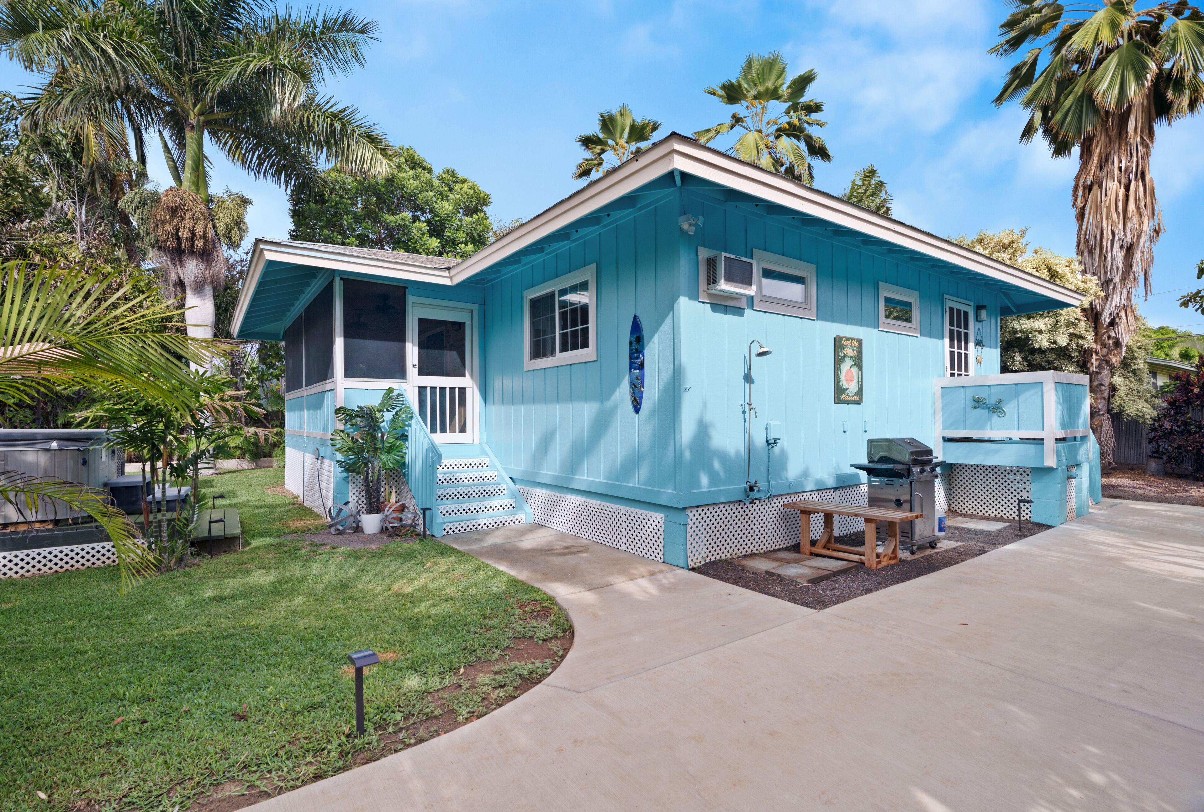 Hale Makai - Luxury Beach Home with AC and Private Hot Tub! TVR#5012