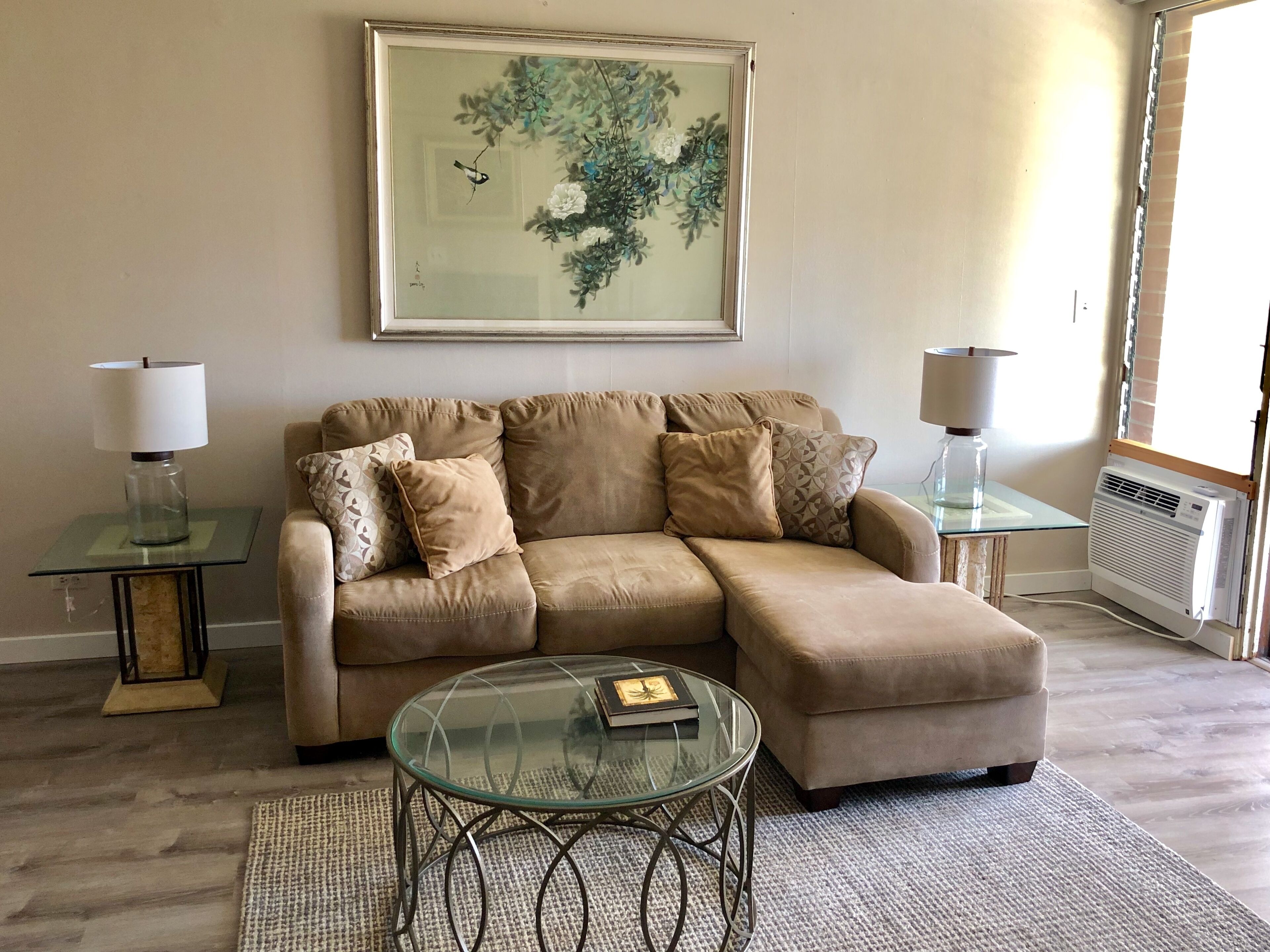 Location! 2br/1ba Condo 2 blocks to Waikiki main beach, on-site parking