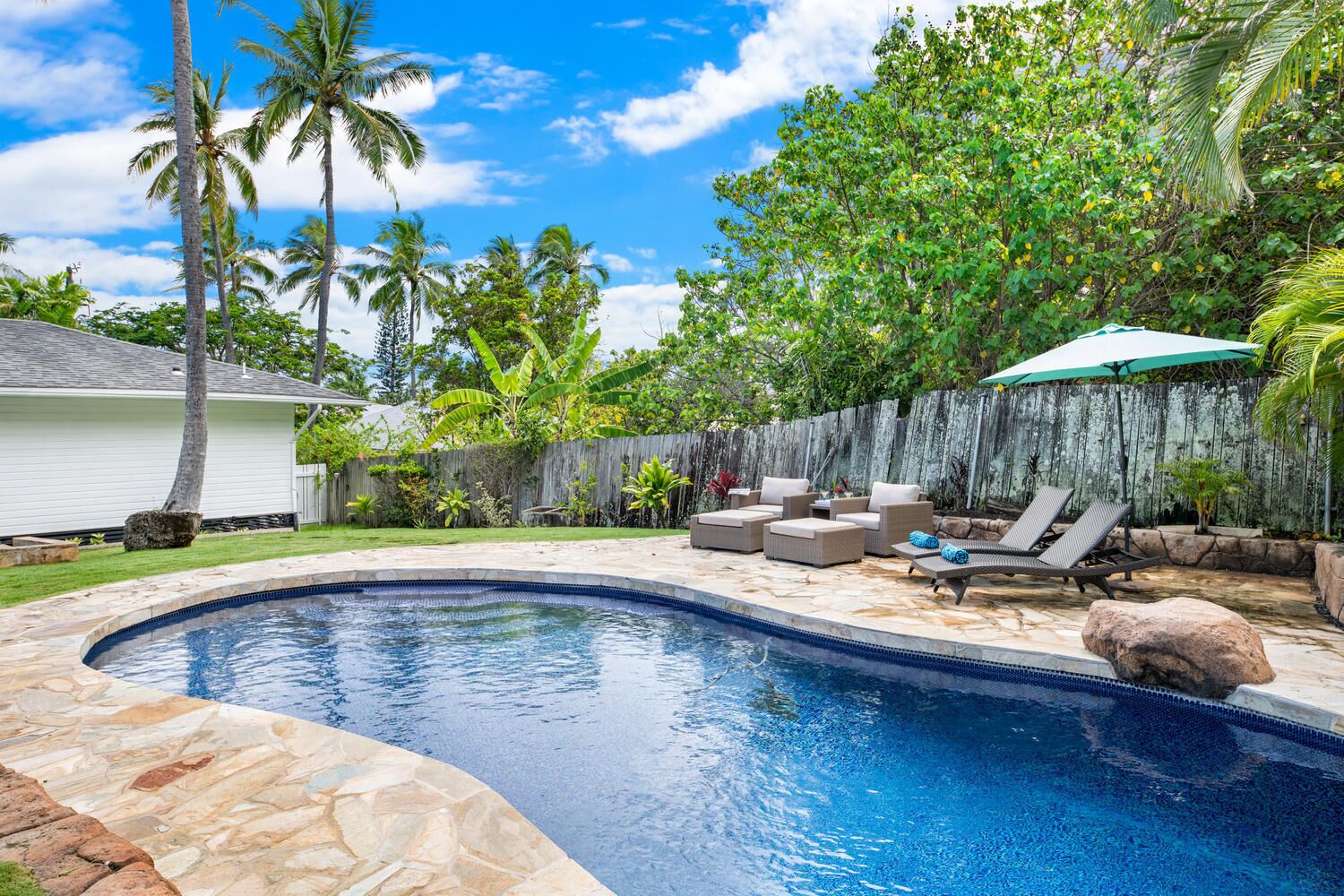 Lanikai Cottage: Charming Tropical Oasis with Private Pool